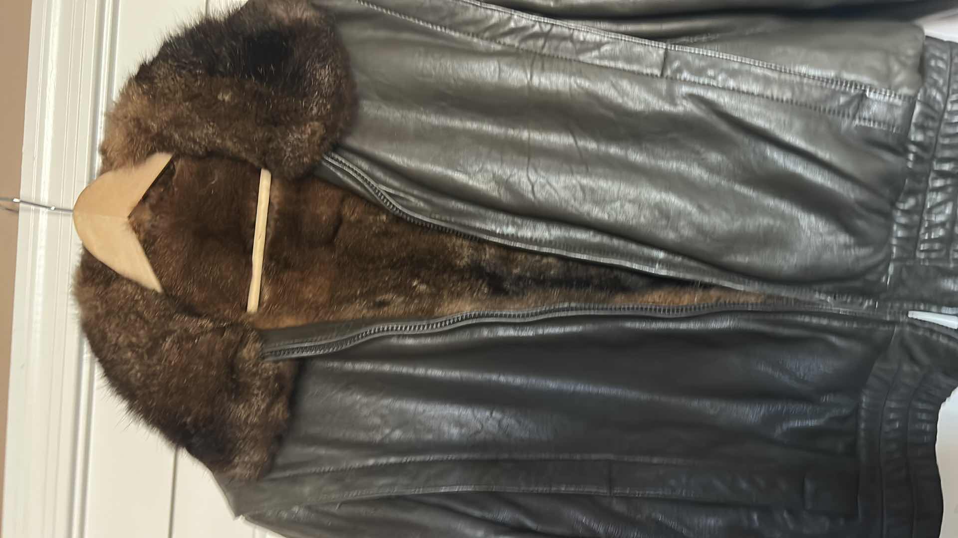 Photo 1 of MENS FUR LINED LEATHER JACKET SIZE L