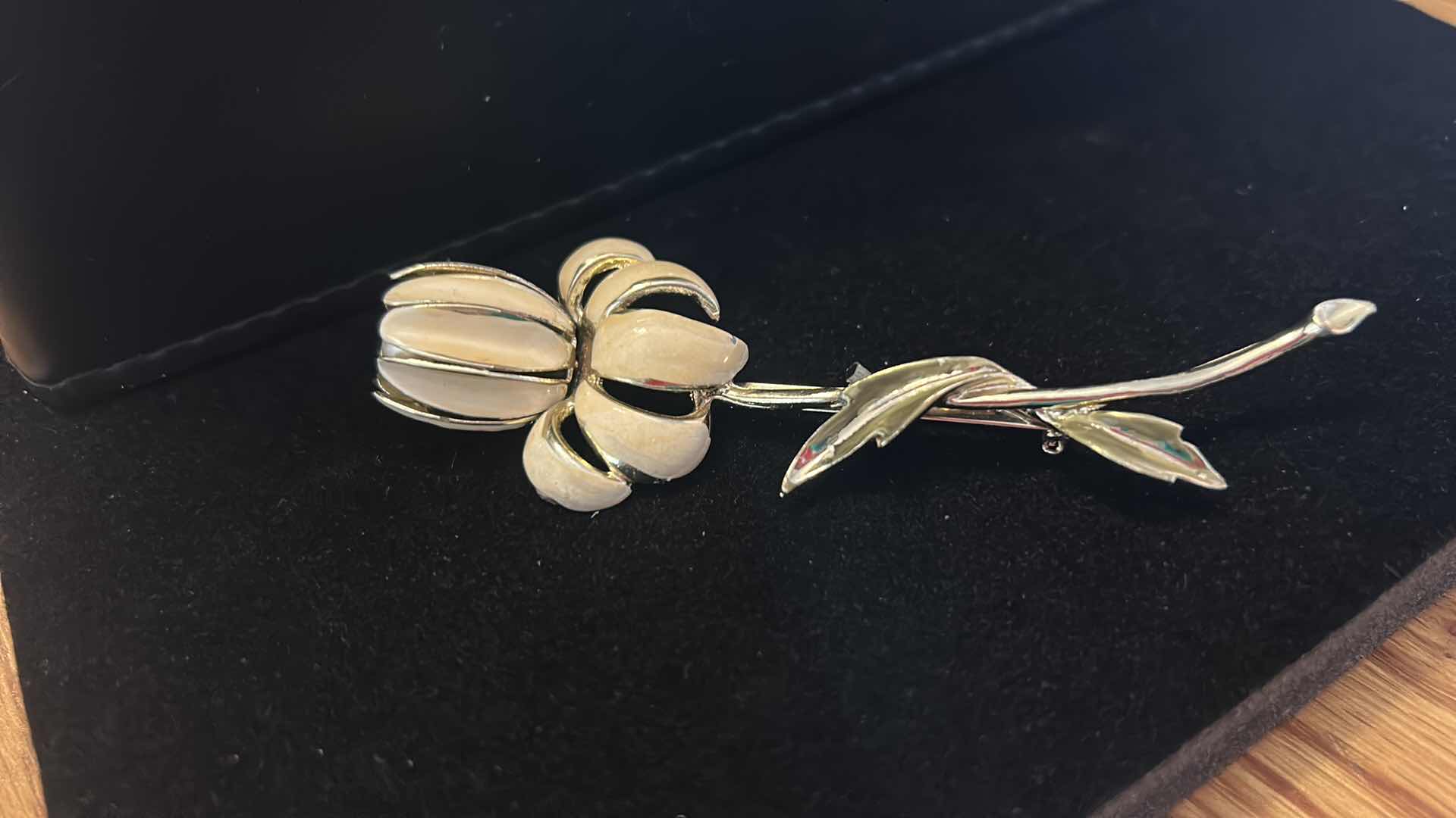 Photo 3 of COSTUME JEWELRY- 3 PINS