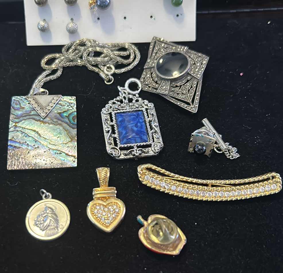 Photo 2 of COSTUME JEWELRY ASSORTMENT