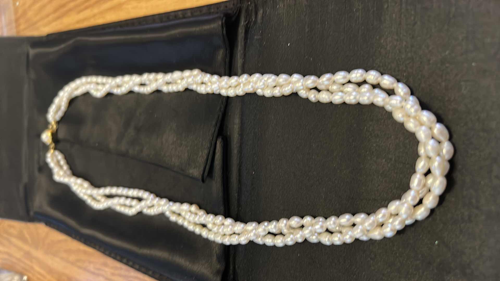 Photo 1 of PEARL NECLACE