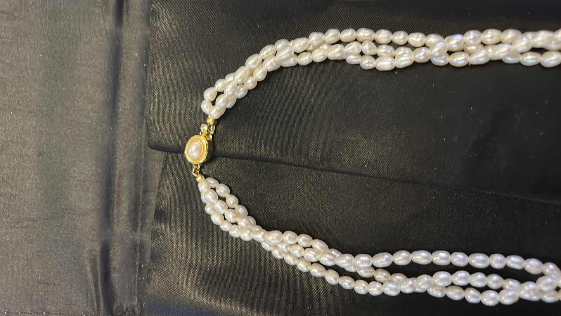 Photo 1 of PEARL NECLACE