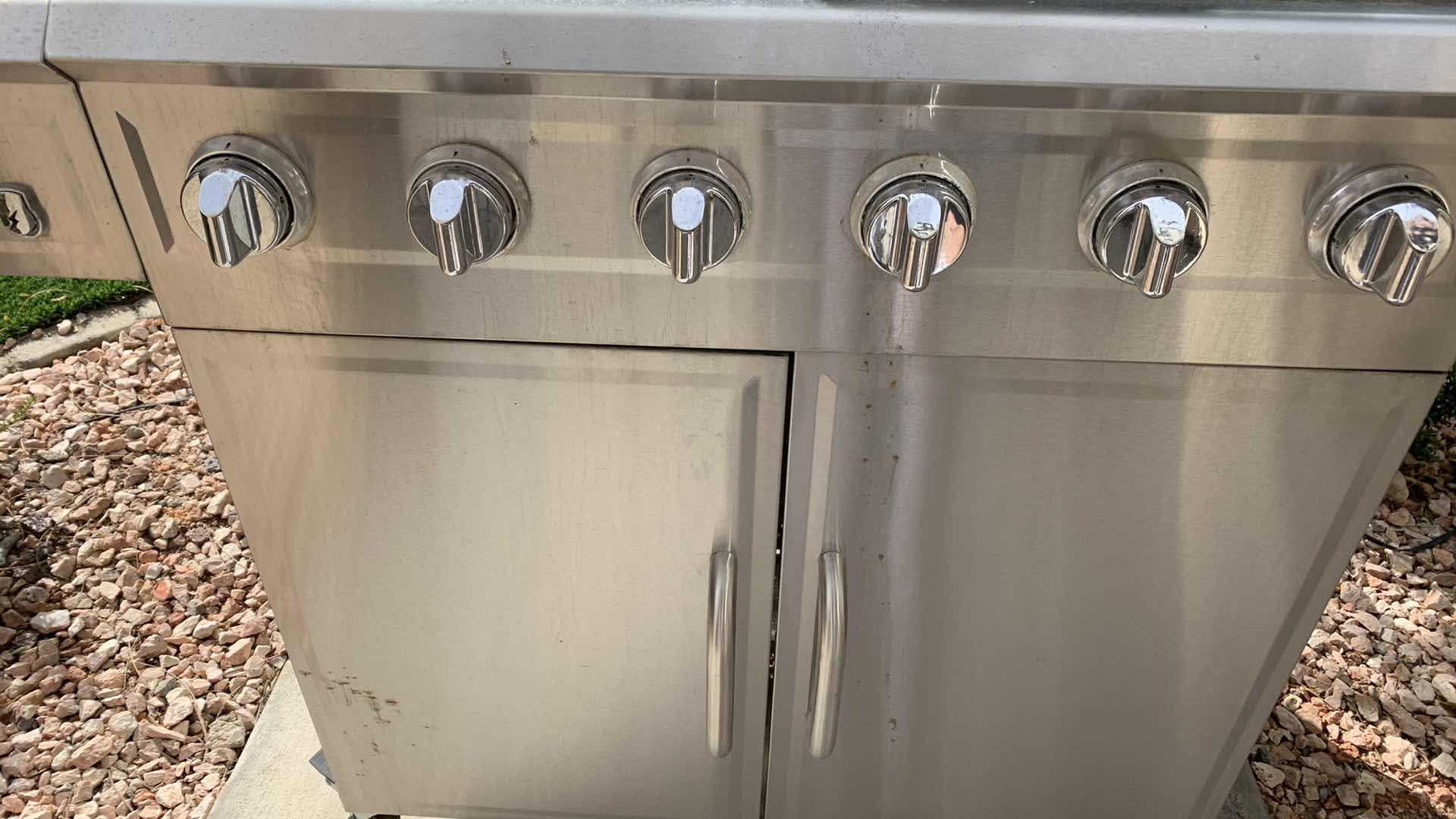 Photo 1 of GAS LARGE SIX BURNER BARBECUE GRILL