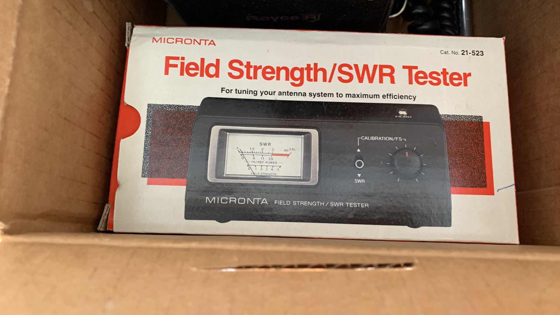 Photo 3 of VINTAGE ROYCE CB751 RADIO WITH ANTENNA