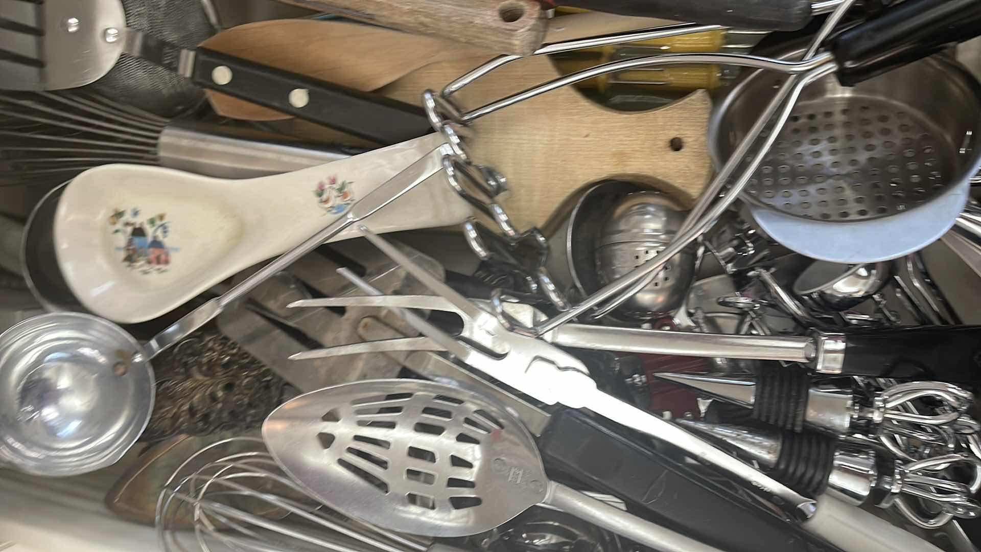 Photo 1 of CONTENTS OF KITCHEN DRAWER - COOKING UTENSILS