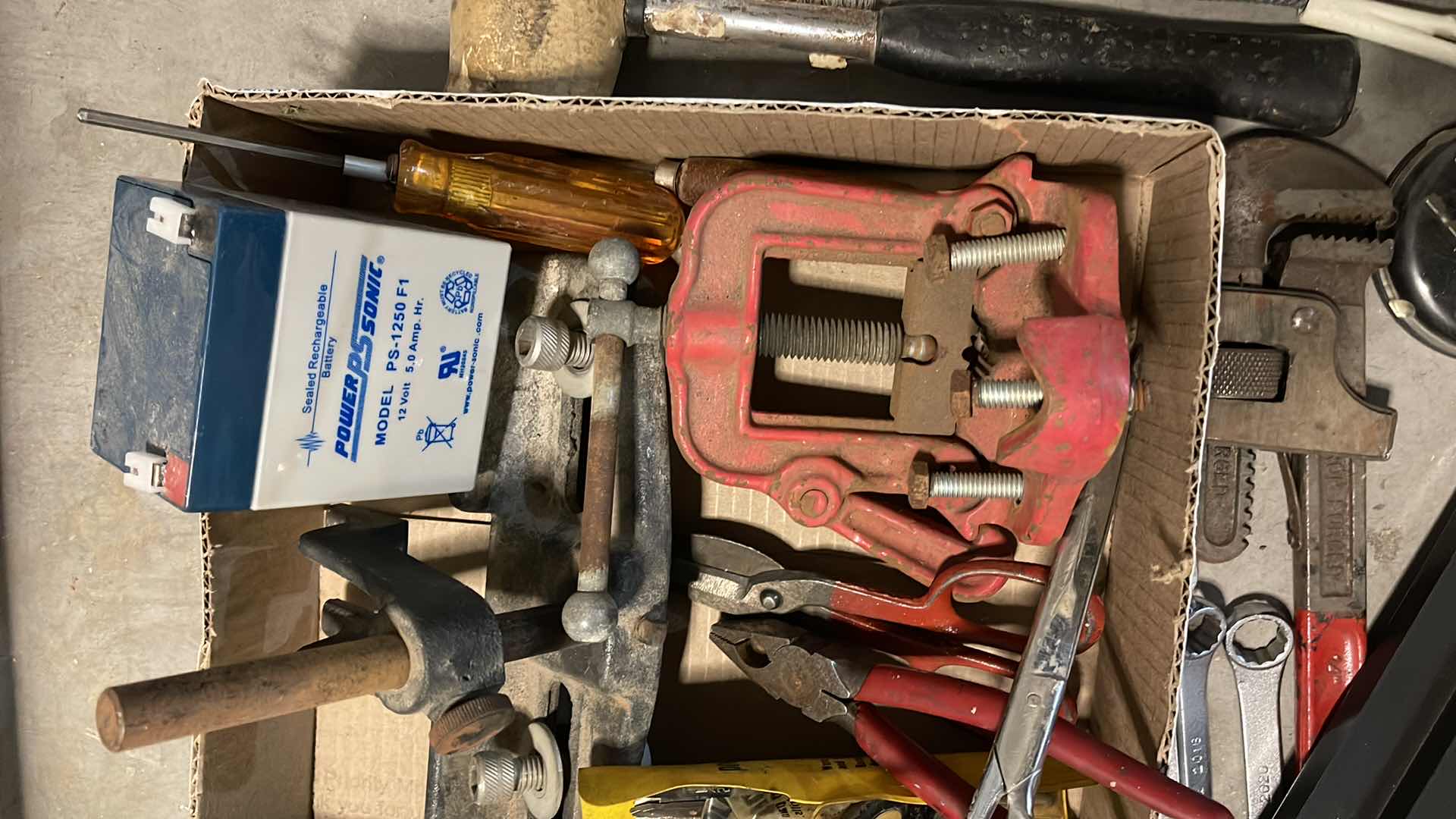 Photo 2 of HOUSEHOLD GARAGE TOOLBOX ITEMS