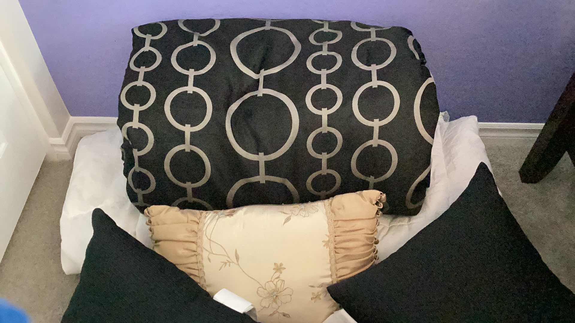 Photo 1 of QUEEN SIZE DECORATIVE BLANKETS & PILLOWS