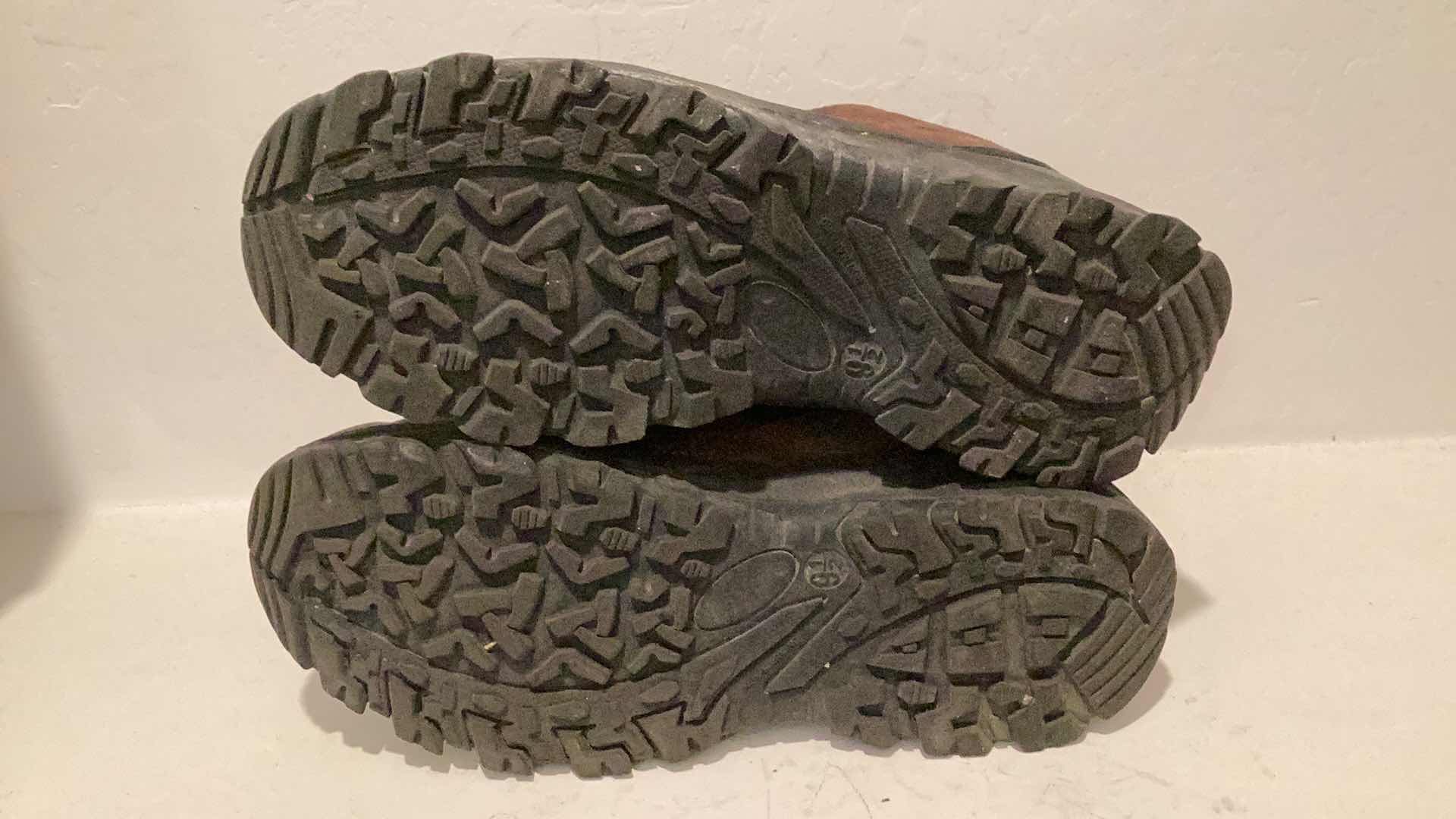 Photo 1 of MENS DENALI HIKING BOOTS SIZE 9.5