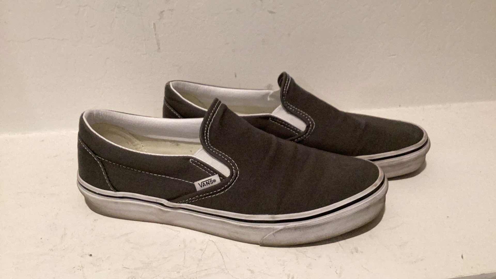 Photo 1 of MENS VANS & BEN SHERMAN SLIPON CASUAL SHOES SIZE 8.5