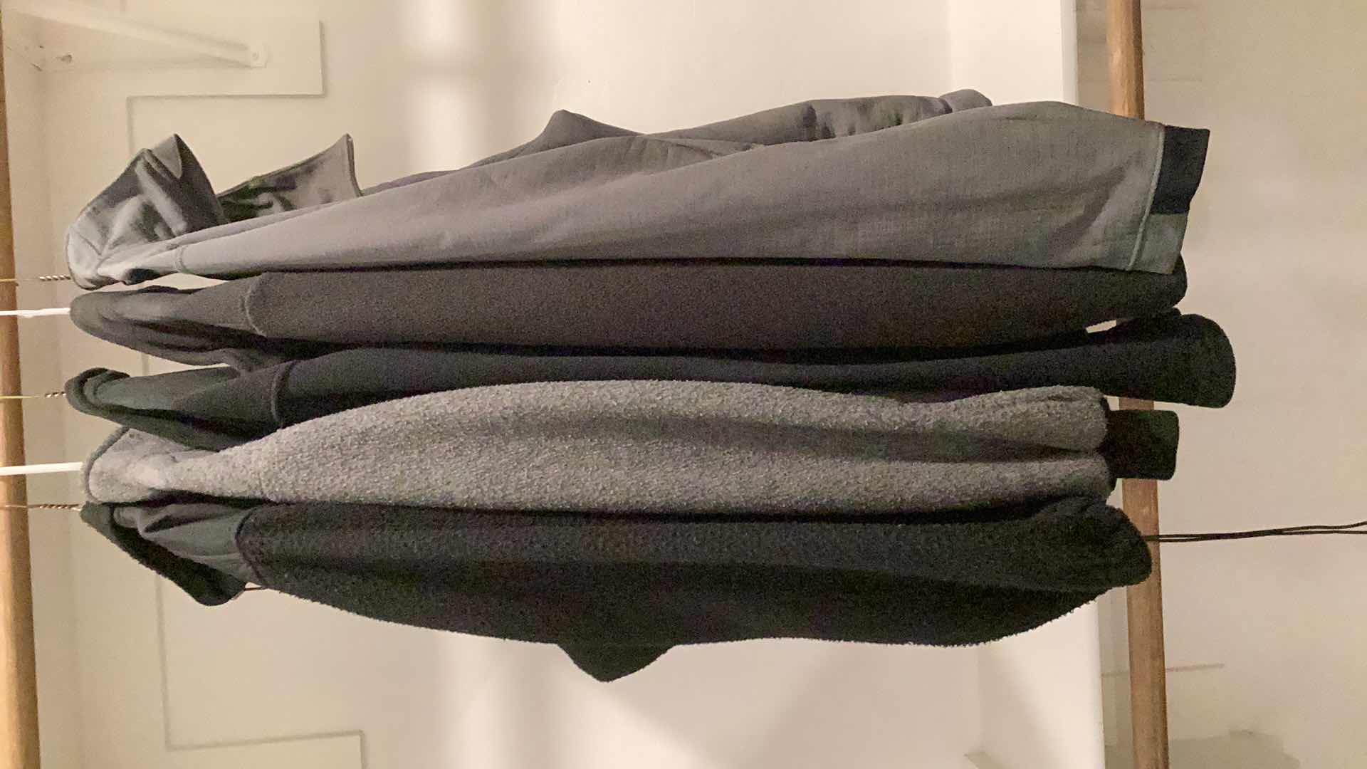 Photo 1 of MENS FLEECE JACKETS-SIZE L - SOME DESIGNERS- NORTHFACE, UNIONBAY 