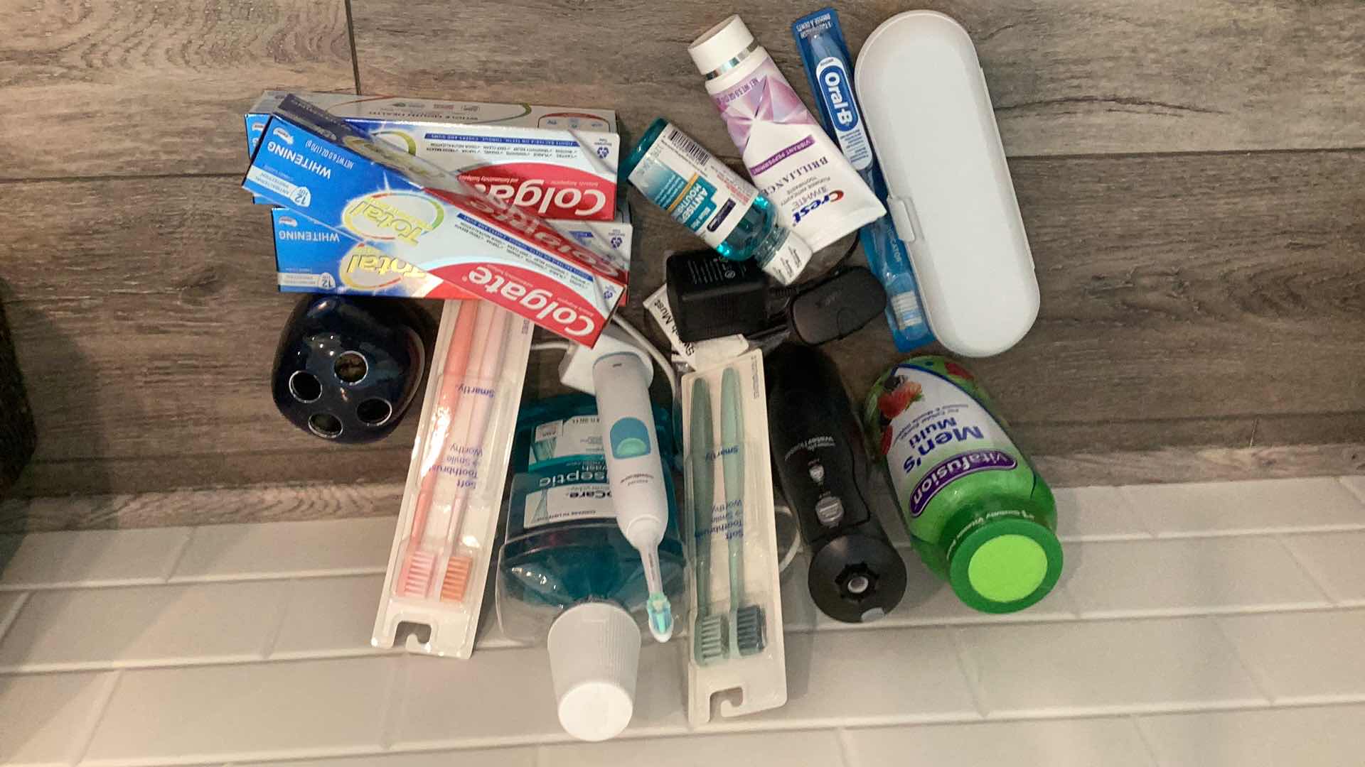 Photo 1 of WATERPIK WATER FLÖSSER-PHILLIPS SONICARE ELECTRIC TOOTHBRUSH AND MORE