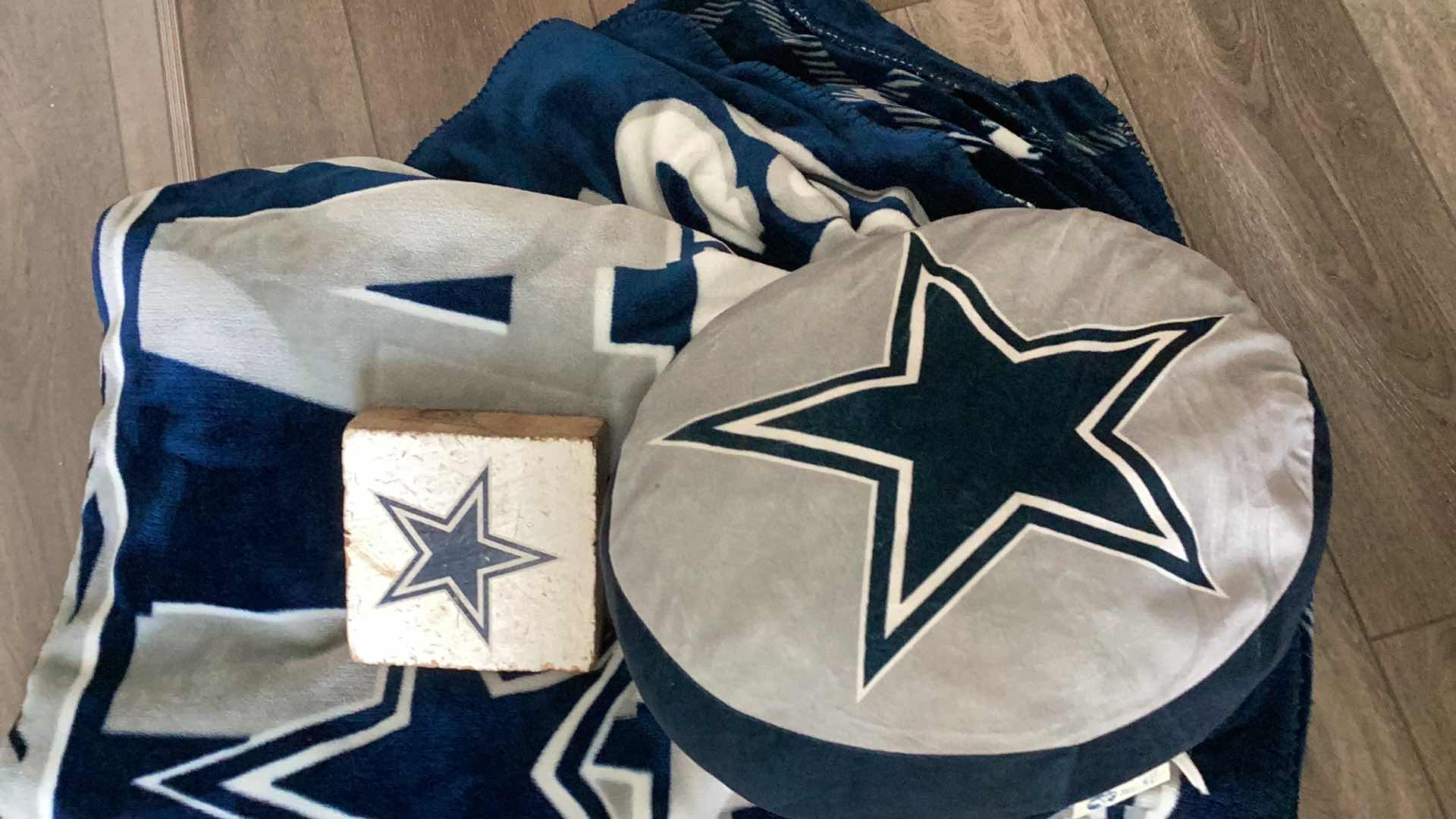 Photo 1 of COWBOYS MEMORABILIA 