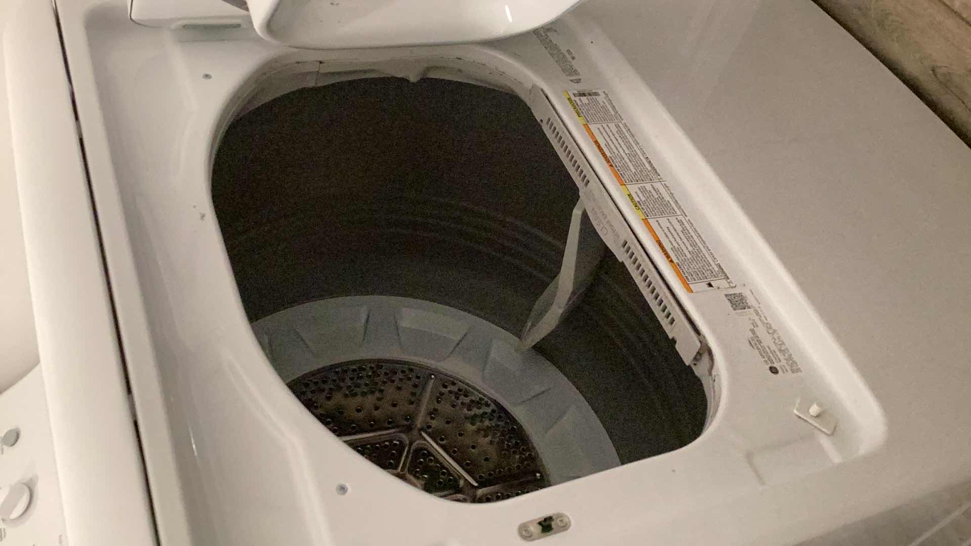 Photo 1 of GE 6.2 CU FT. CAPACITY ALUMINIUM ALLOY DRUM GAS DRYER MODEL GTX22GASK0WW 