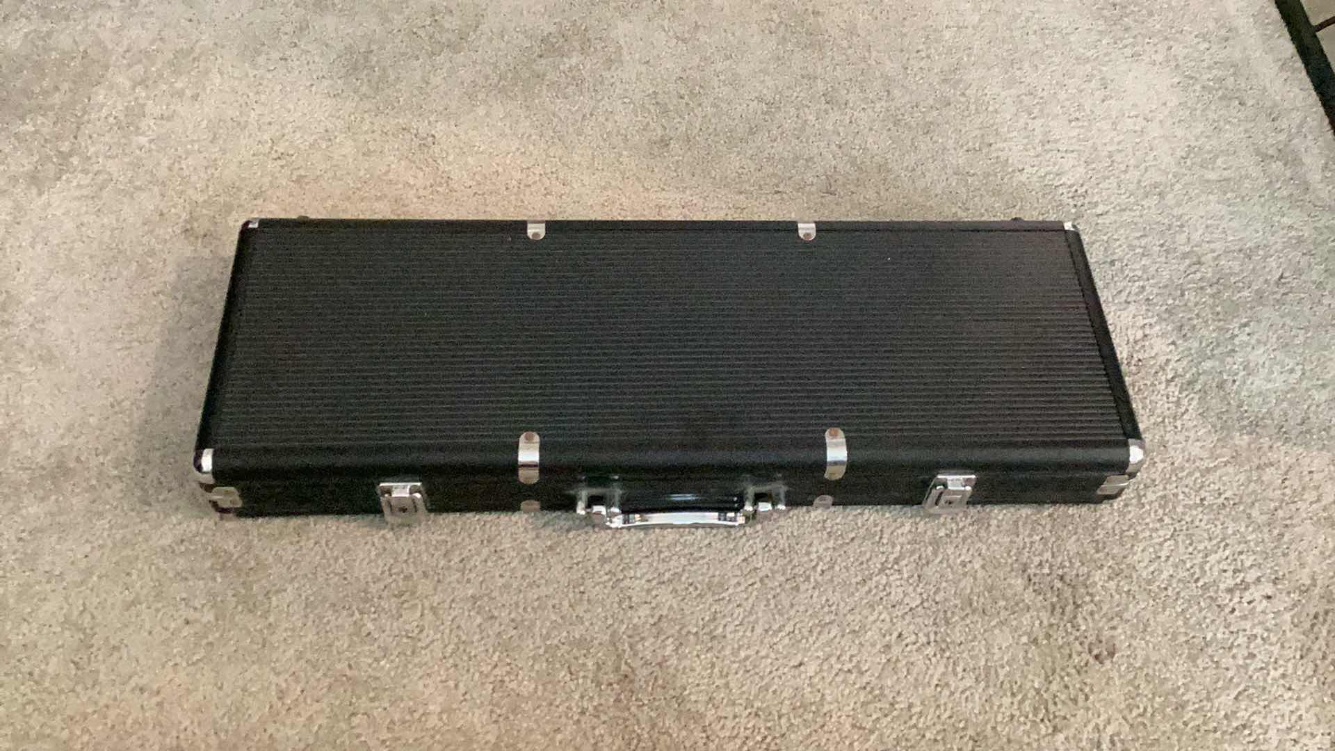 Photo 1 of AMAZING POKER SET WITH LOCK AND KEY.