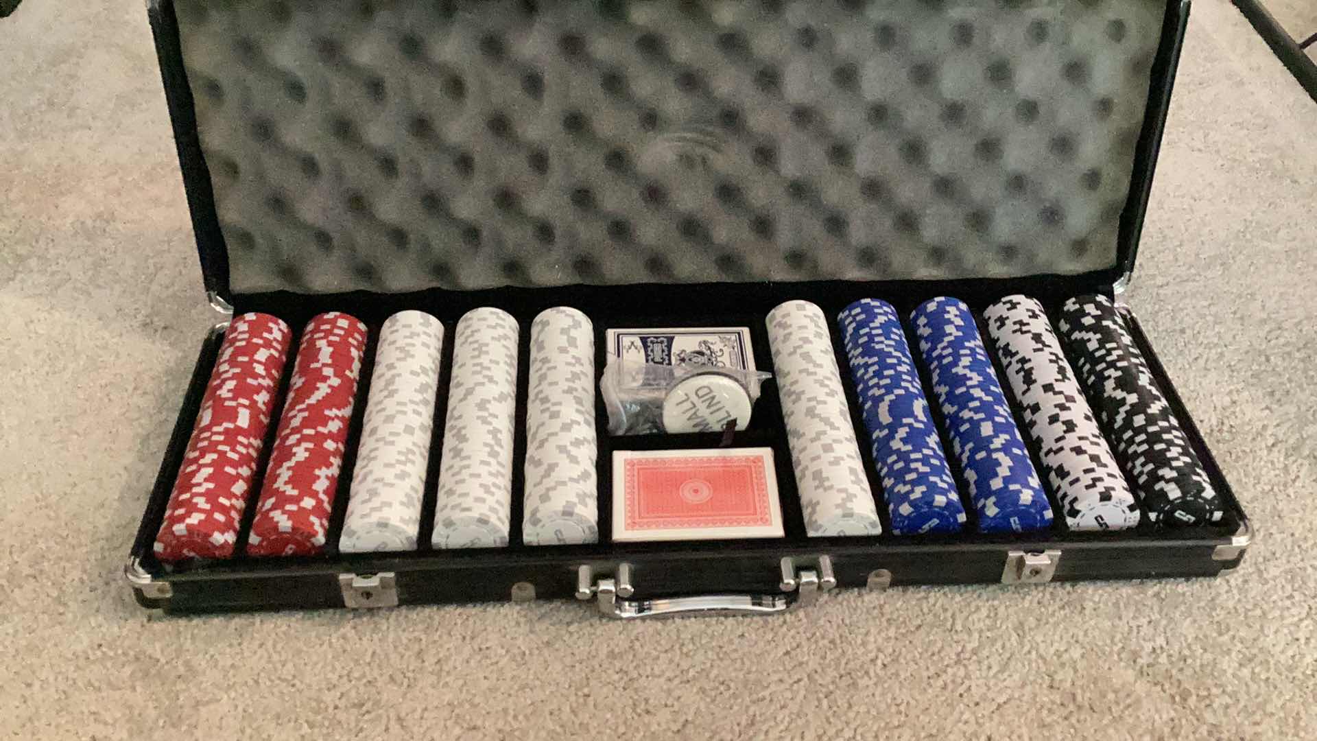 Photo 1 of AMAZING POKER SET WITH LOCK AND KEY.