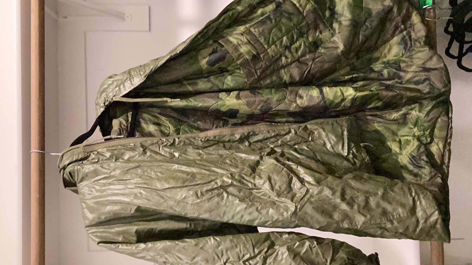 Photo 1 of AUTHENTIC MILITARY ISSUED WET WEATHER US ARMY JACKET SIZE MED 