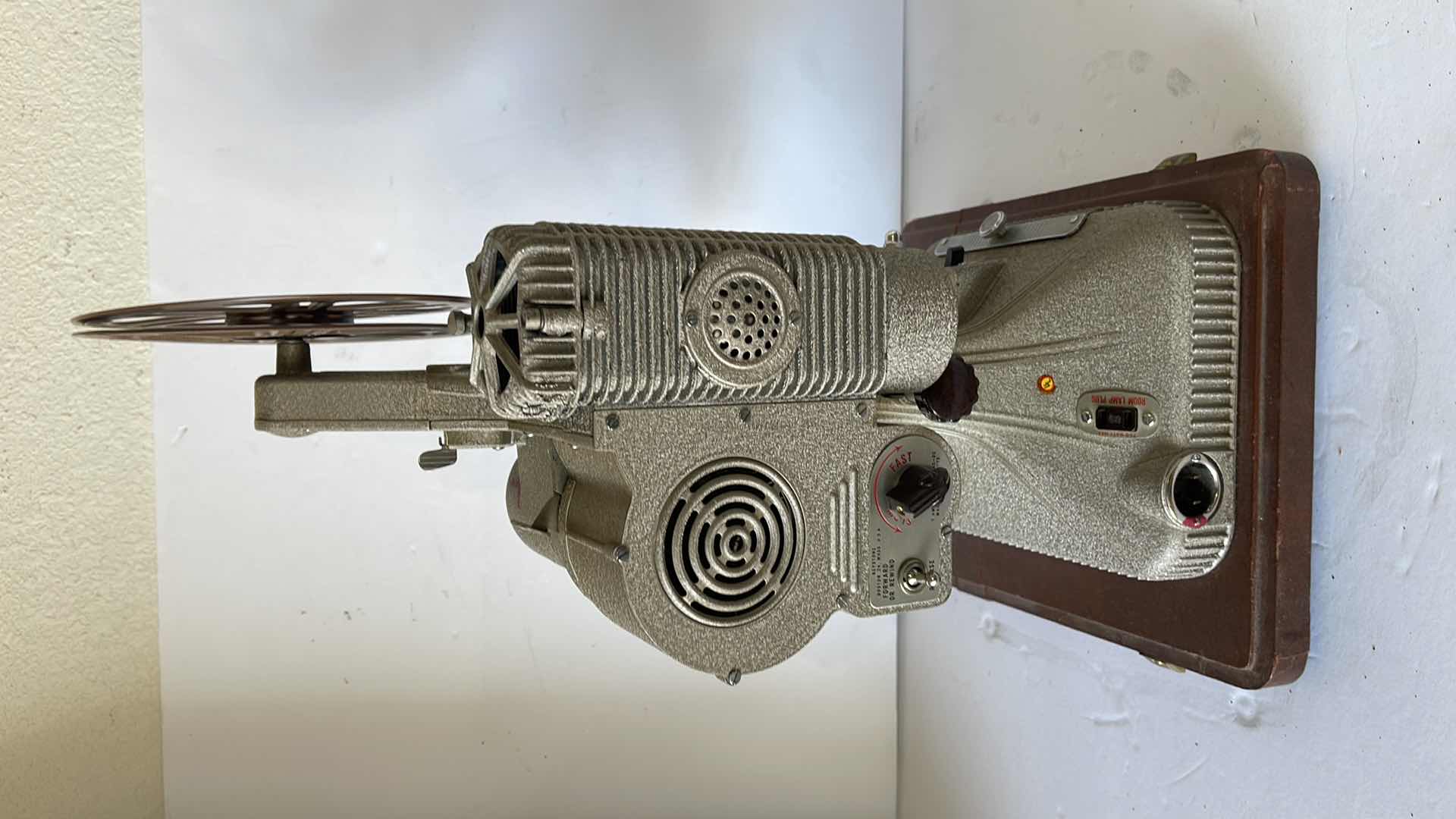 Photo 1 of KEYSTONE K112Z AUTOMATIC MOVIE PROJECTOR