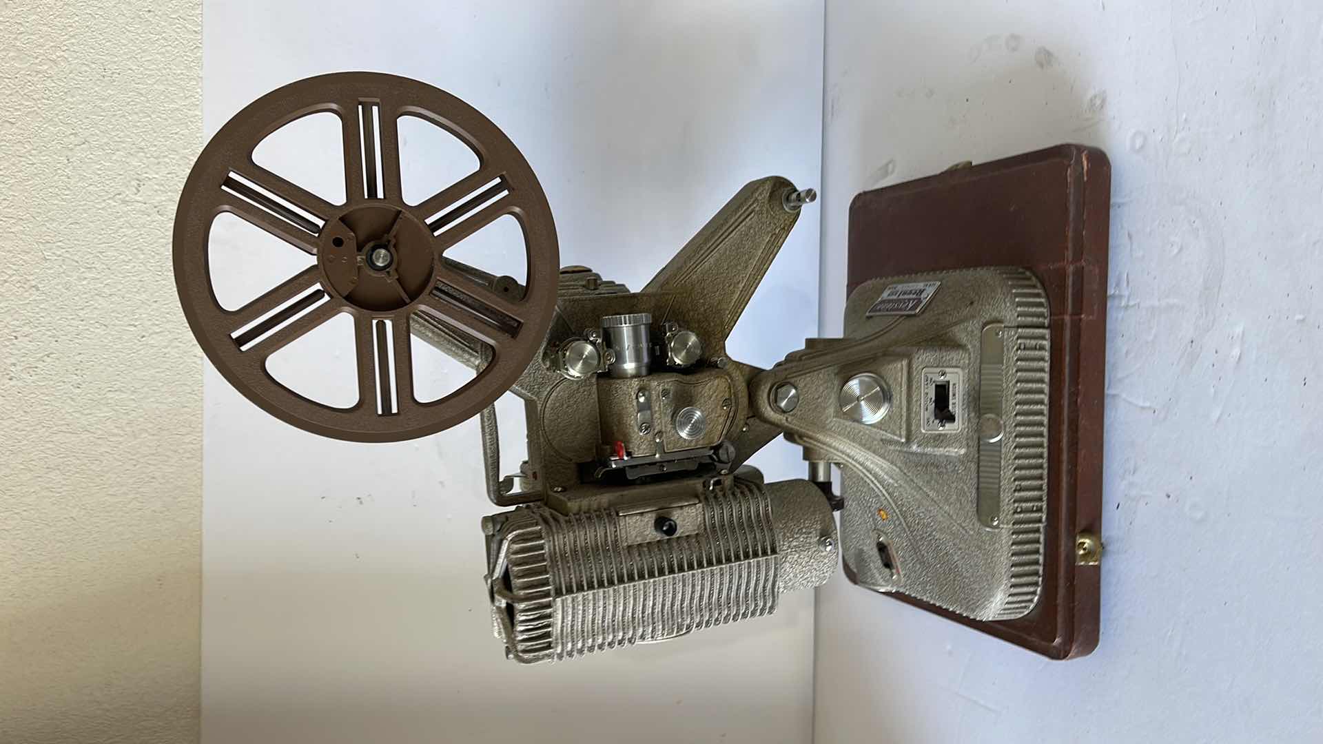 Photo 1 of KEYSTONE K112Z AUTOMATIC MOVIE PROJECTOR