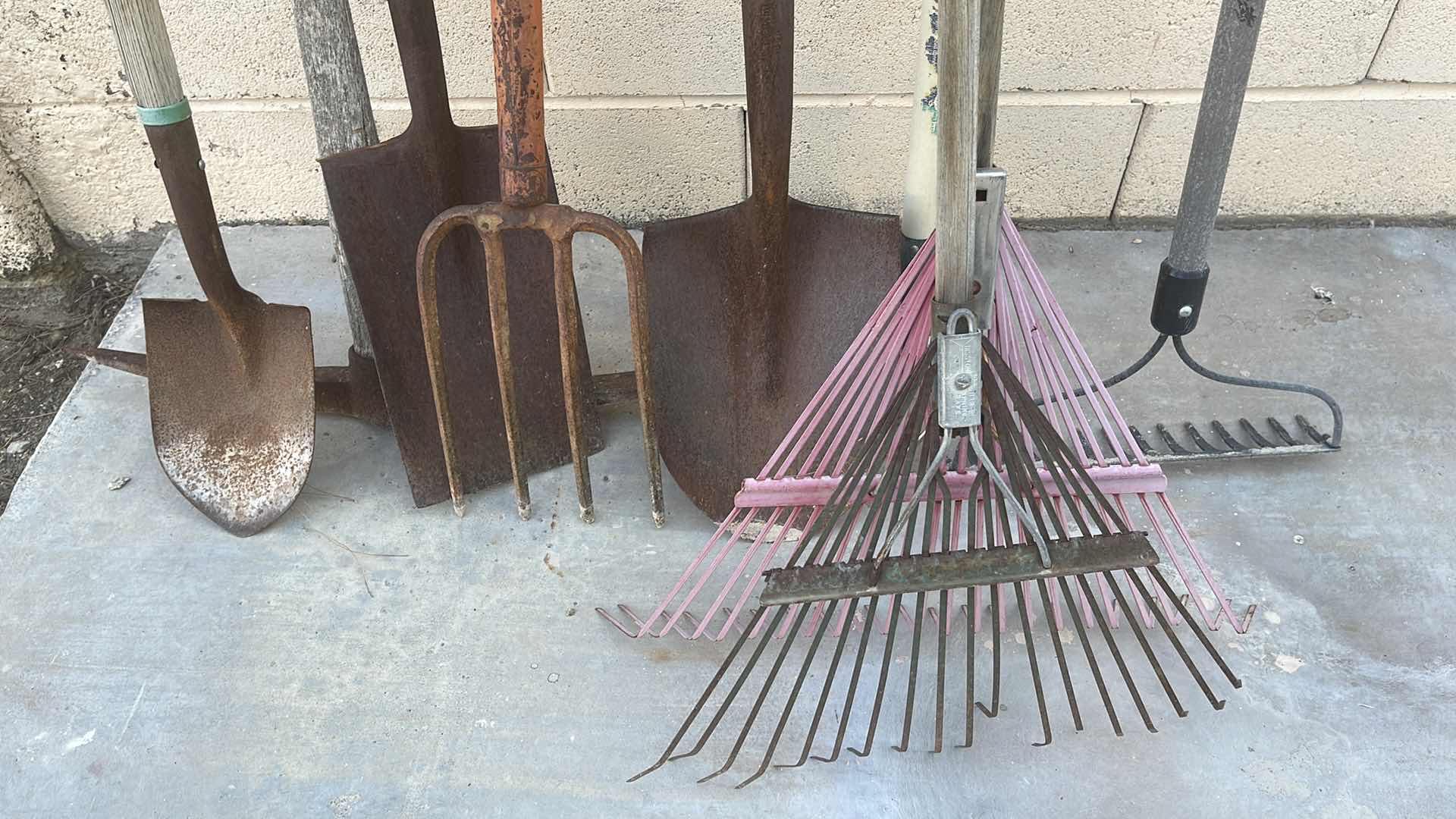 Photo 1 of GARDENERS TOOLS