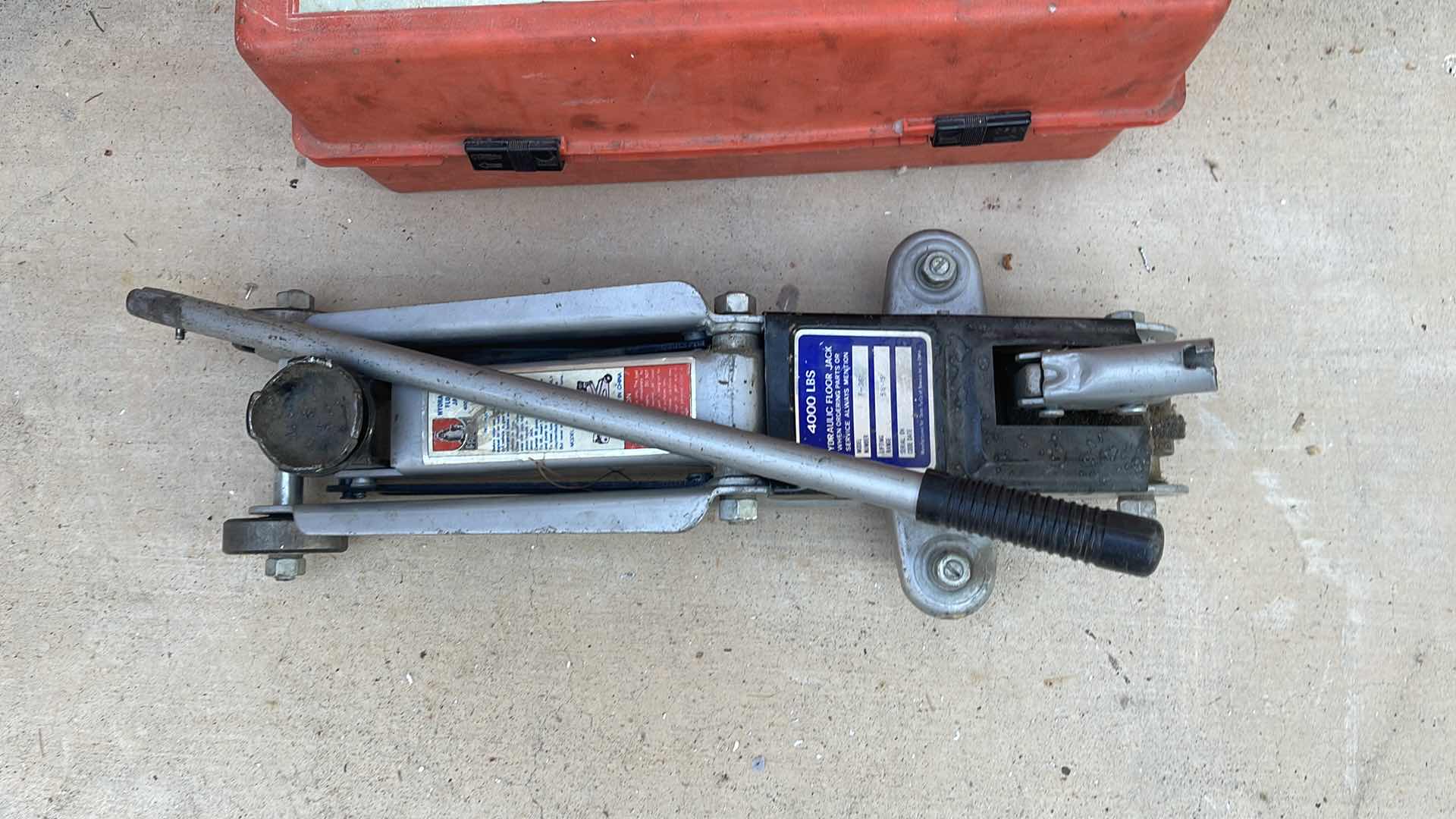 Photo 1 of 4000 LBS HYDRAULIC FLOOR JACK