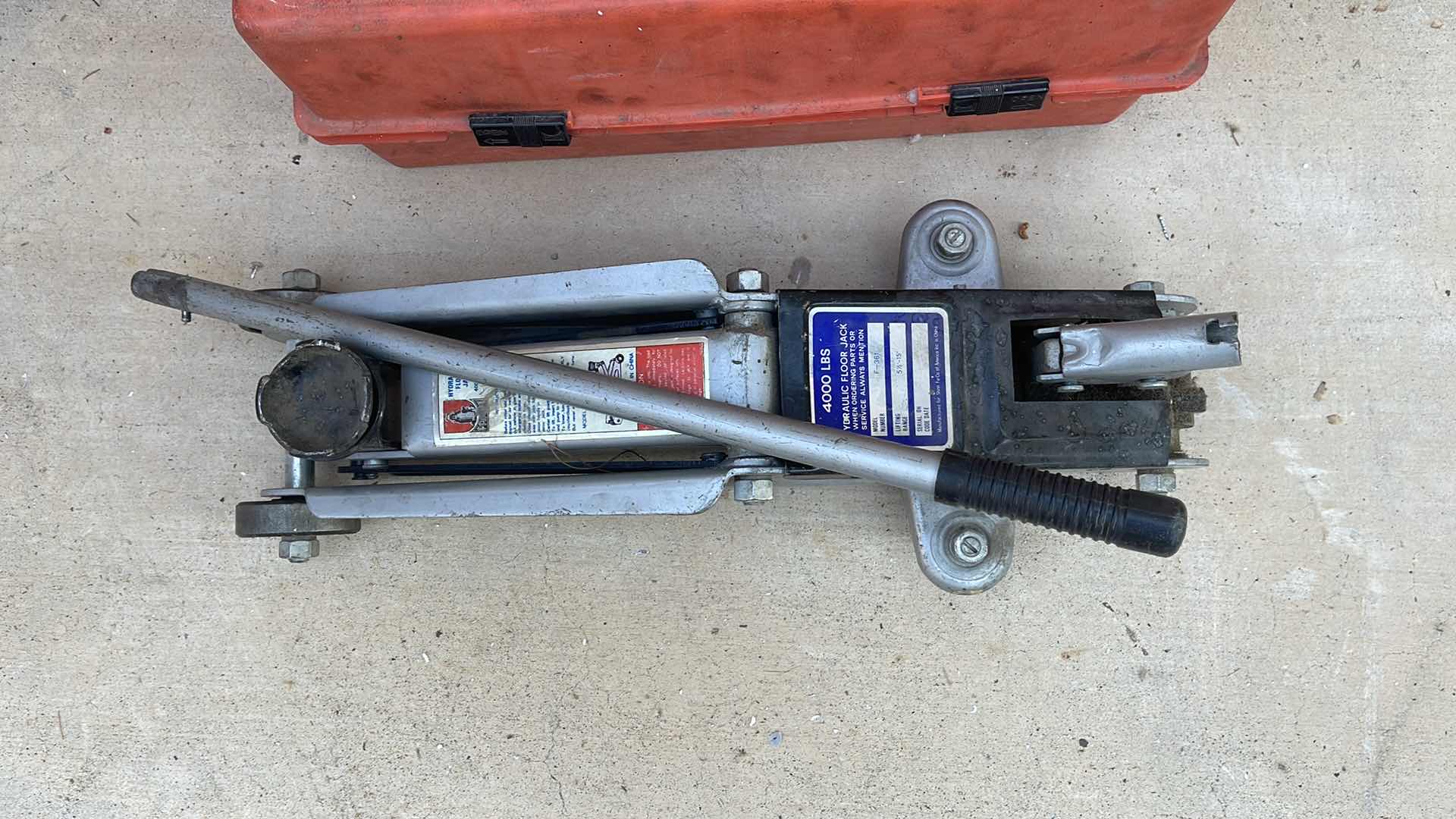 Photo 1 of 4000 LBS HYDRAULIC FLOOR JACK