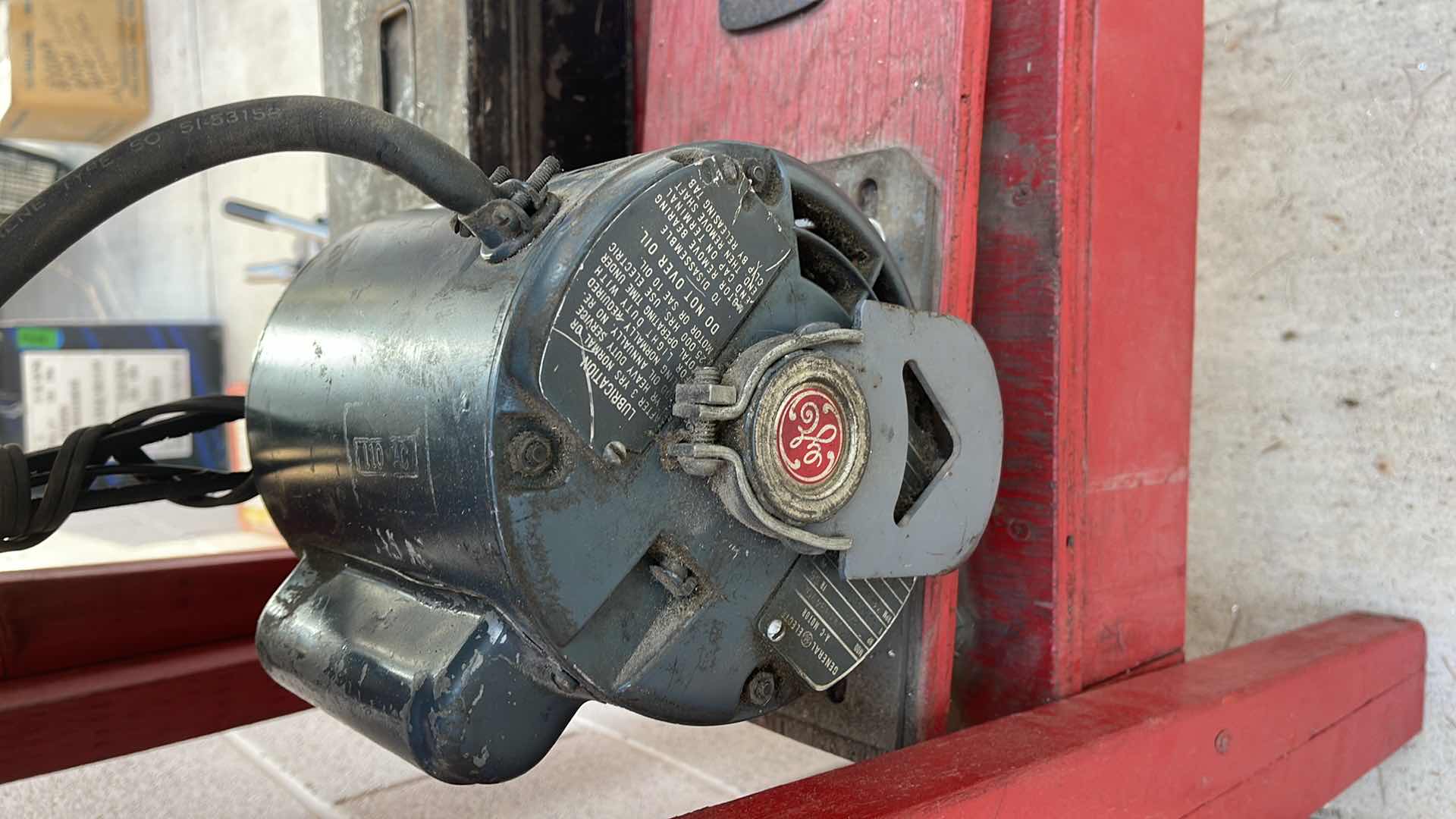 Photo 1 of GE BUFFER ON STAND 24”x24”x37”