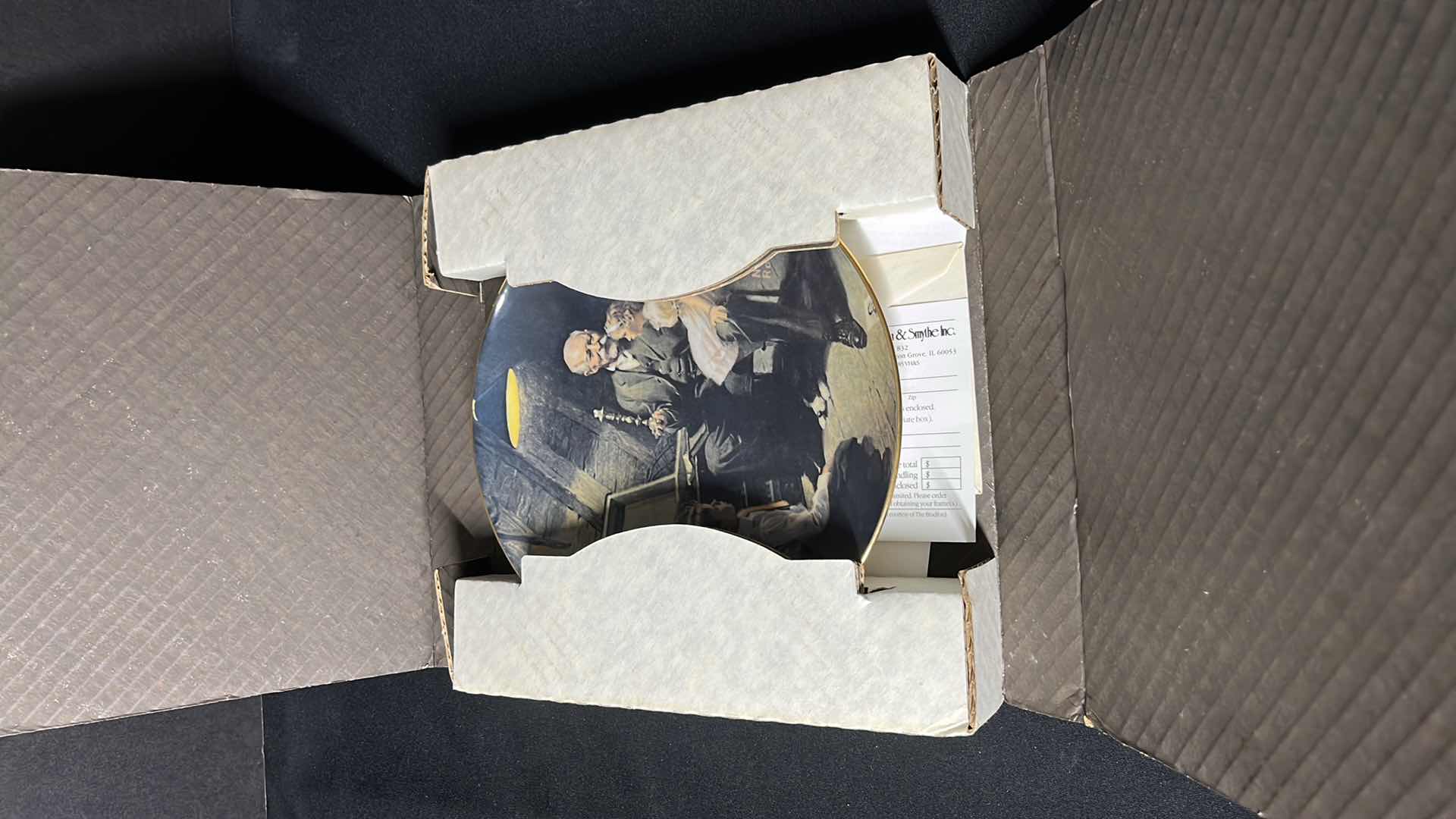 Photo 1 of EDWIN M KNOWLES CHINO CO. NORMAN ROCKWELL PLATE GRANDPA’S TREASURE CHEST W COA 8.5”