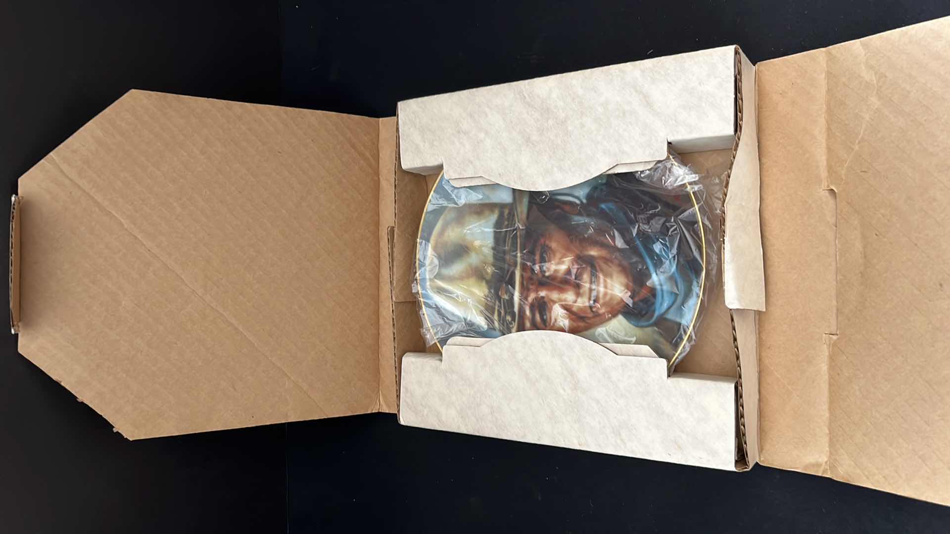 Photo 4 of CLARENCE THORPE COLLECTIBLE LIMITED EDITION PLATE JOHN WAYNE SPIRIT OF AMERICA W BOX 8.5”