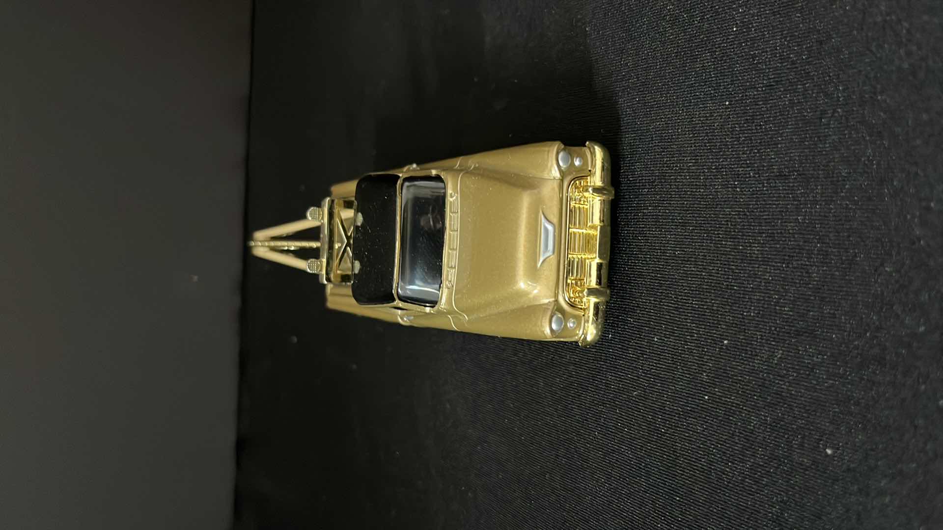 Photo 11 of ERTL COLLECTIBLES, TEXACO COLLECTORS CLUB DIE-CAST REPLICA 1930 DIAMOND T & 1955 CAMEO WRECKER, 1997 STOCK NO H894/ H895