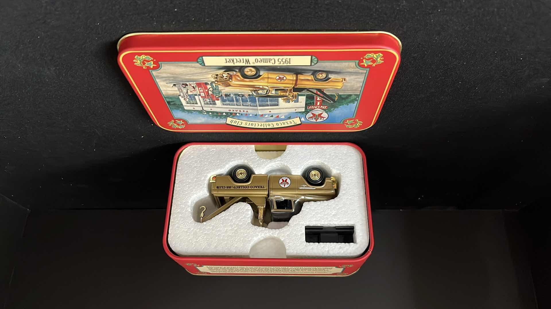Photo 19 of ERTL COLLECTIBLES, TEXACO COLLECTORS CLUB DIE-CAST REPLICA 1930 DIAMOND T & 1955 CAMEO WRECKER, 1997 STOCK NO H894/ H895