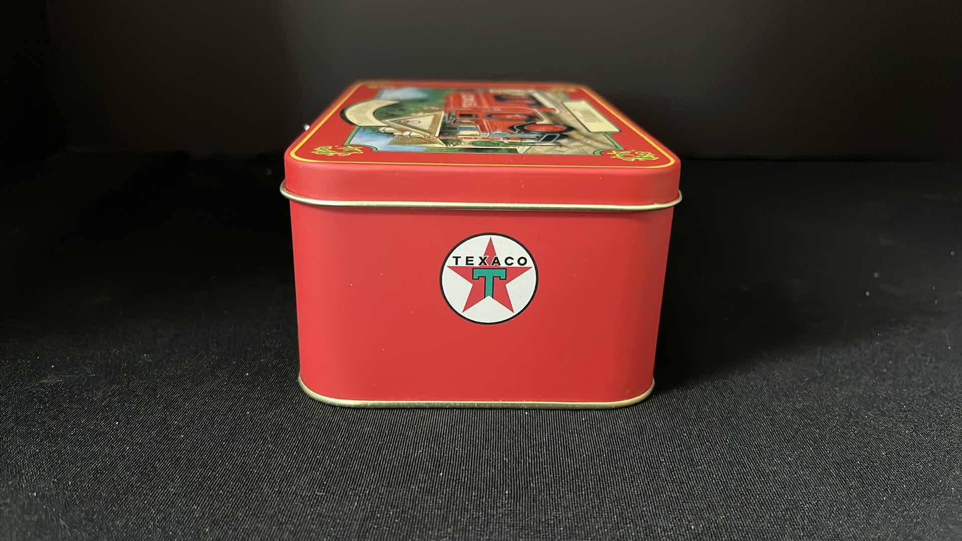 Photo 7 of ERTL COLLECTIBLES, TEXACO COLLECTORS CLUB DIE-CAST REPLICA 1930 DIAMOND T & 1955 CAMEO WRECKER, 1997 STOCK NO H894/ H895