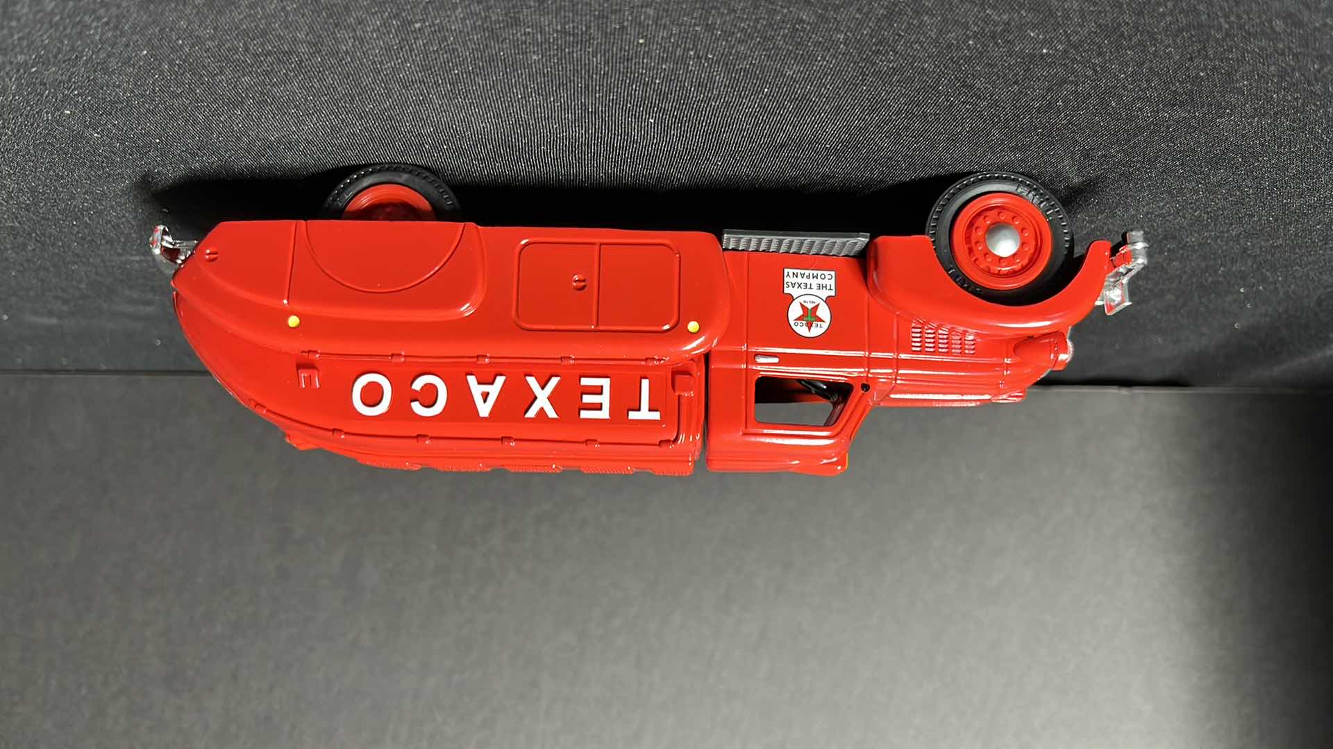 Photo 3 of ERTL COLLECTIBLES, 1997 TEXACO HENRY FORD MUSEUM & GREENFIELD VILLAGE DIE-CAST REPLICA 1939 DODGE AIRFLOW AND VINTAGE MINIATURE GAS CYLINDER PUMP 7.5”
$25
$15