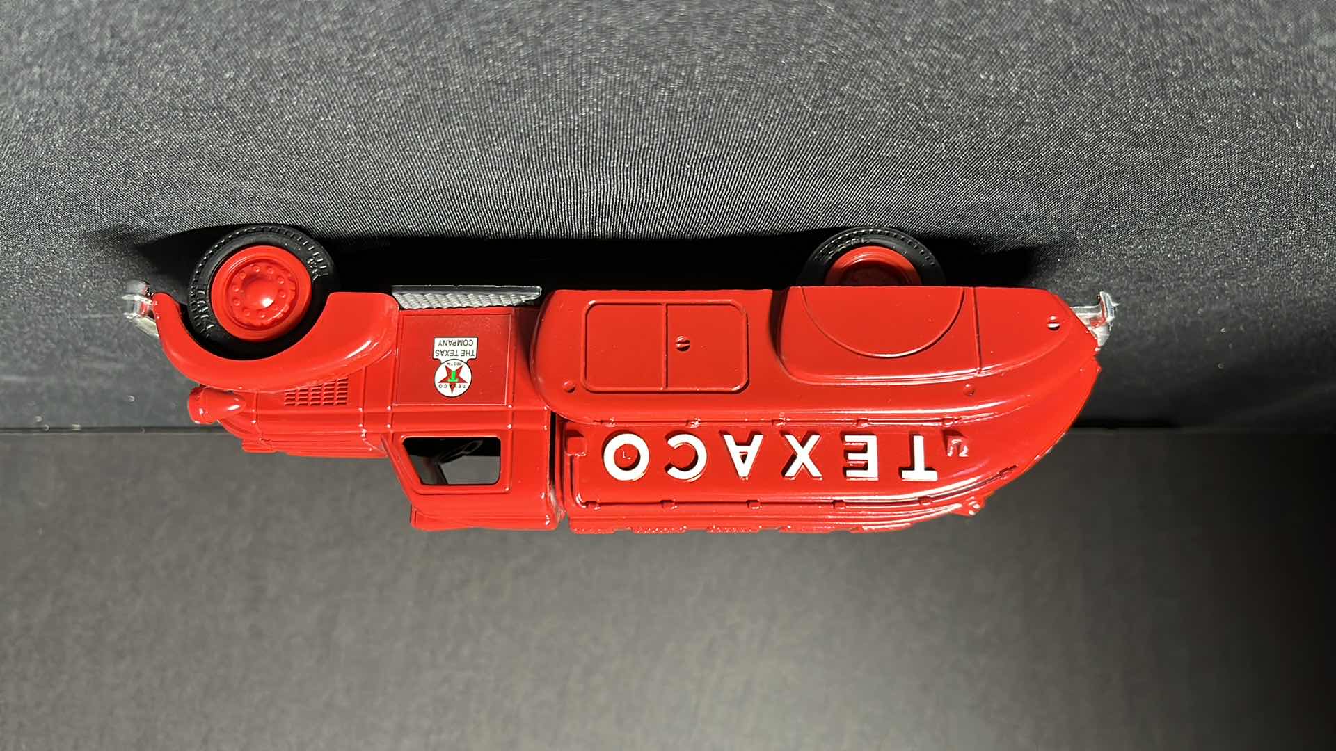 Photo 1 of ERTL COLLECTIBLES, 1993 TEXACO DIE-CAST METAL REPLICA 1939 DODGE AIRFLOW LOCKING COIN BANK W KEY STOCK NO 9500