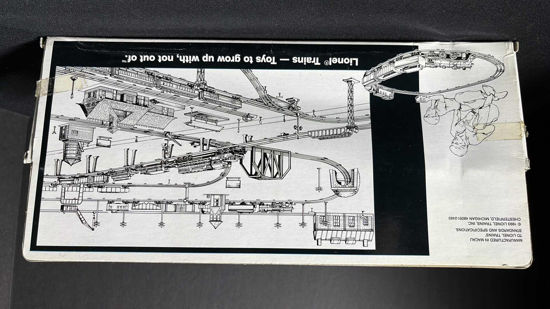 Photo 1 of LIONEL TRAINS INC, MADISON HARDWARE CO. LCCA SPECIAL EDITION TRACTOR & TRAILER 1993 NO 6-12779