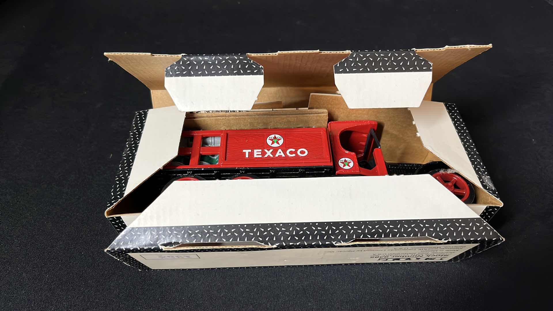 Photo 1 of ERTL DIE-CAST METAL TEXACO 1925 KENWORTH STAKE TRUCK LOCKING COIN BANK W KEY, COLLECTORS SERIES #9, 1992 (STOCK NO 9385)