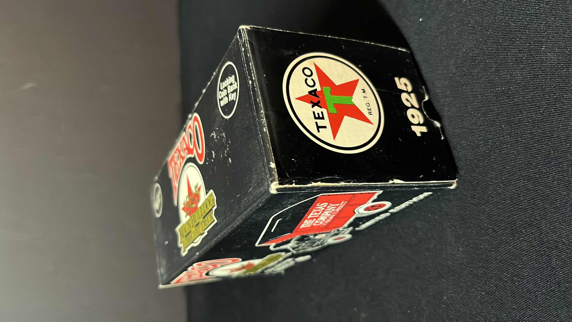 Photo 1 of ERTL DIE-CAST METAL LIMITED EDITION TEXACO 1925 MACK BULLDOG LUBRICANT TRUCK LOCKING COIN BANK W KEY, COLLECTORS SERIES #6, 1989 (STOCK NO 9040VO)