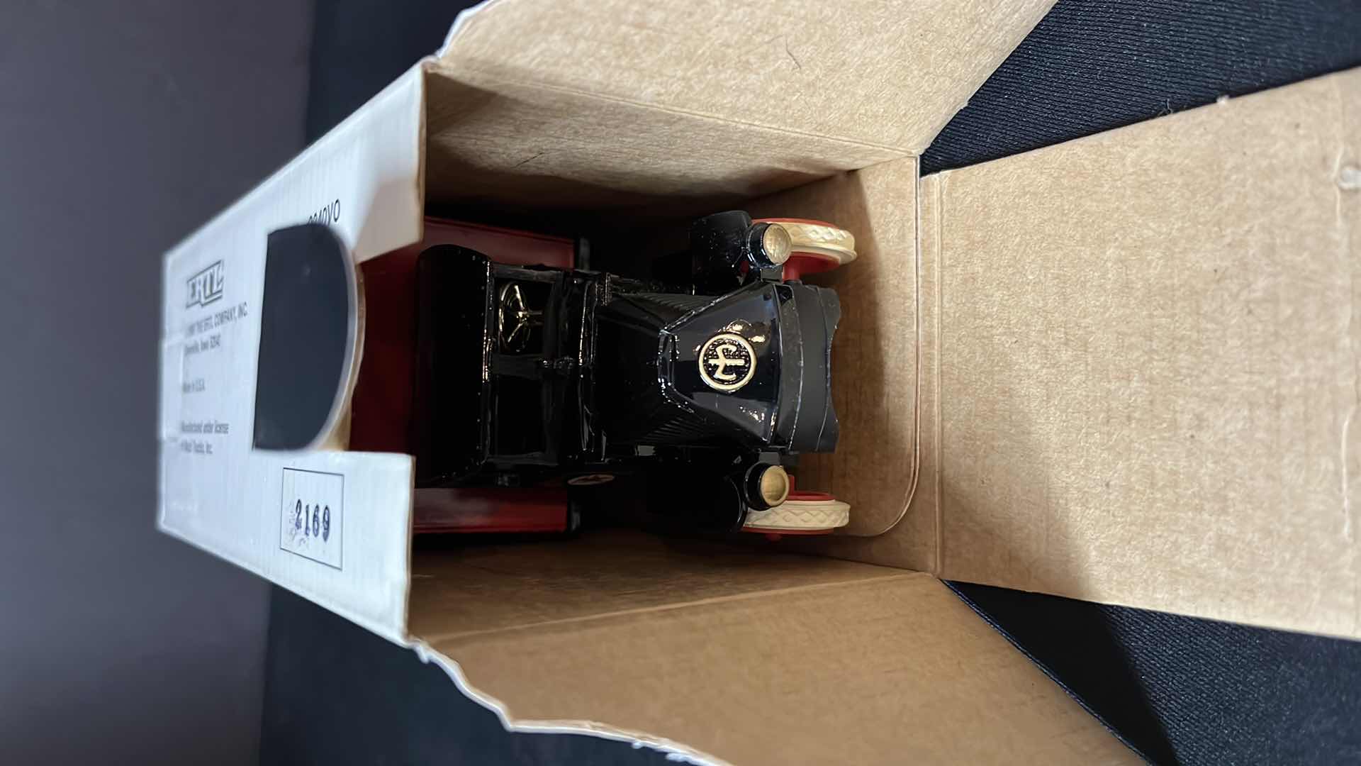 Photo 1 of ERTL DIE-CAST METAL LIMITED EDITION TEXACO 1925 MACK BULLDOG LUBRICANT TRUCK LOCKING COIN BANK W KEY, COLLECTORS SERIES #6, 1989 (STOCK NO 9040VO)