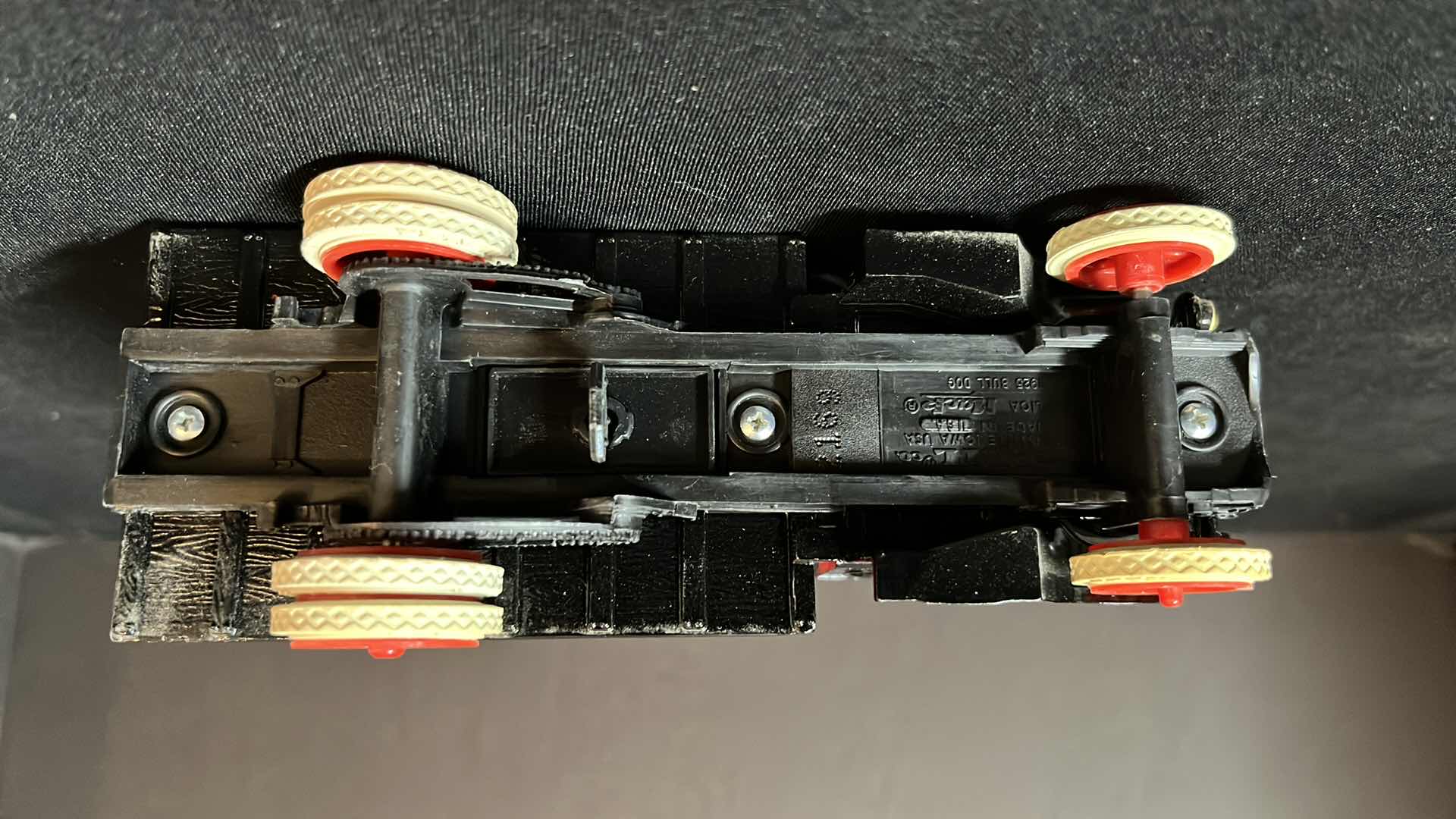 Photo 1 of ERTL DIE-CAST METAL LIMITED EDITION TEXACO 1925 MACK BULLDOG LUBRICANT TRUCK LOCKING COIN BANK W KEY, COLLECTORS SERIES #6, 1989 (STOCK NO 9040VO)