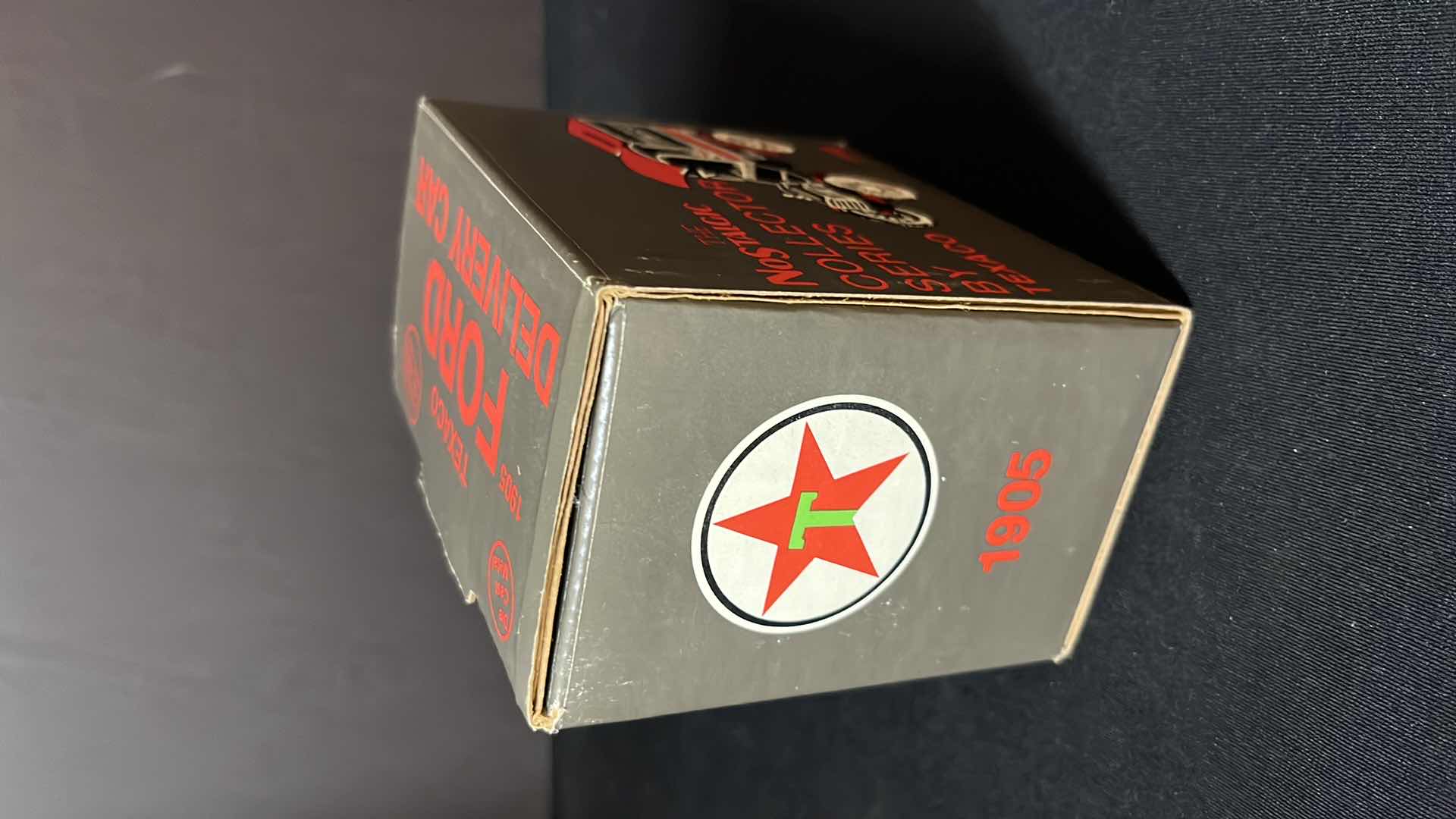 Photo 1 of ERTL DIE-CAST METAL NOSTALGIC COLLECTOR SERIES #4 TEXACO 1905 FORD DELIVERY CAR LOCKING COIN BANK W KEY, 1994 (STOCK NO 9321UO)