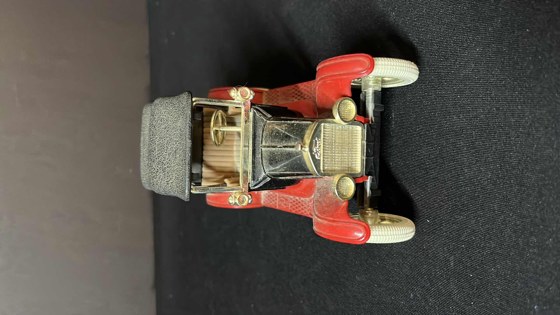 Photo 1 of ERTL DIE-CAST METAL LIMITED EDITION TEXACO 1918 FORD RUNABOUT LOCKING COIN BANK W KEY, COLLECTORS SERIES #5, 1988,  NO BOX W BROKEN AXEL, REPLACEMENT AXEL INCLUDED (STOCK NO 9740VO)