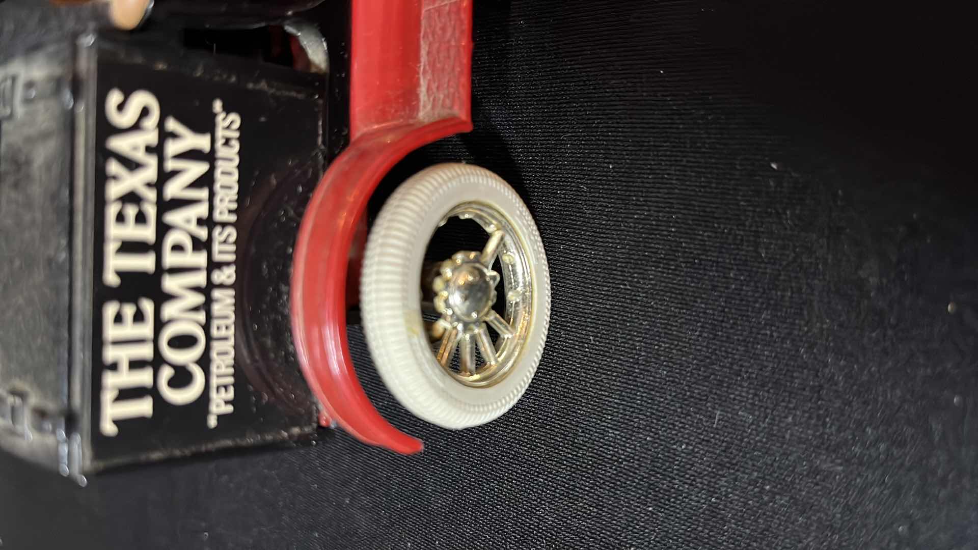 Photo 1 of ERTL DIE-CAST METAL LIMITED EDITION TEXACO 1918 FORD RUNABOUT LOCKING COIN BANK W KEY, COLLECTORS SERIES #5, 1988,  NO BOX W BROKEN AXEL, REPLACEMENT AXEL INCLUDED (STOCK NO 9740VO)