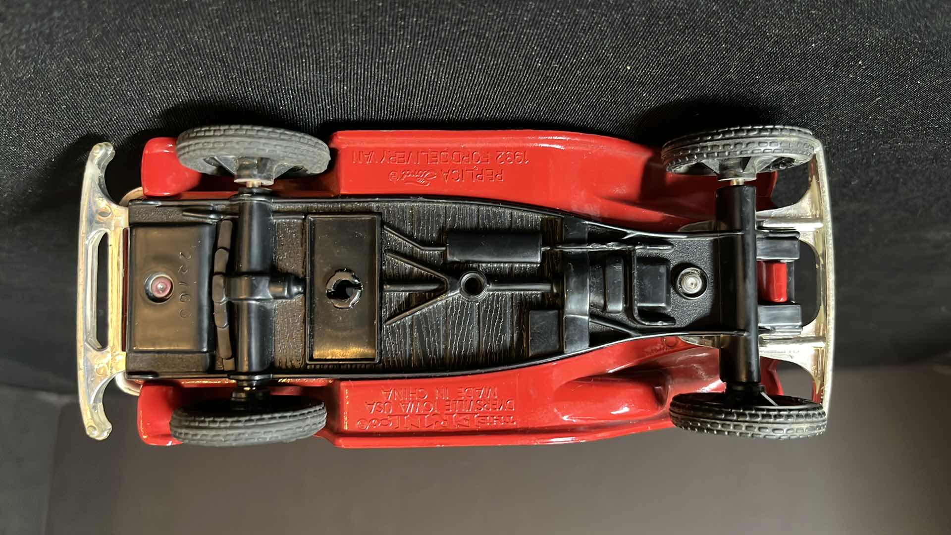 Photo 1 of ERTL DIE-CAST METAL NOSTALGIC COLLECTORS SERIES #3 TEXACO 1932 FORD PANEL DELIVERY VAN LOCKING COIN BANK, NO KEY INCLUDED, 1986, NO BOX (STOCK NO 9396UO)