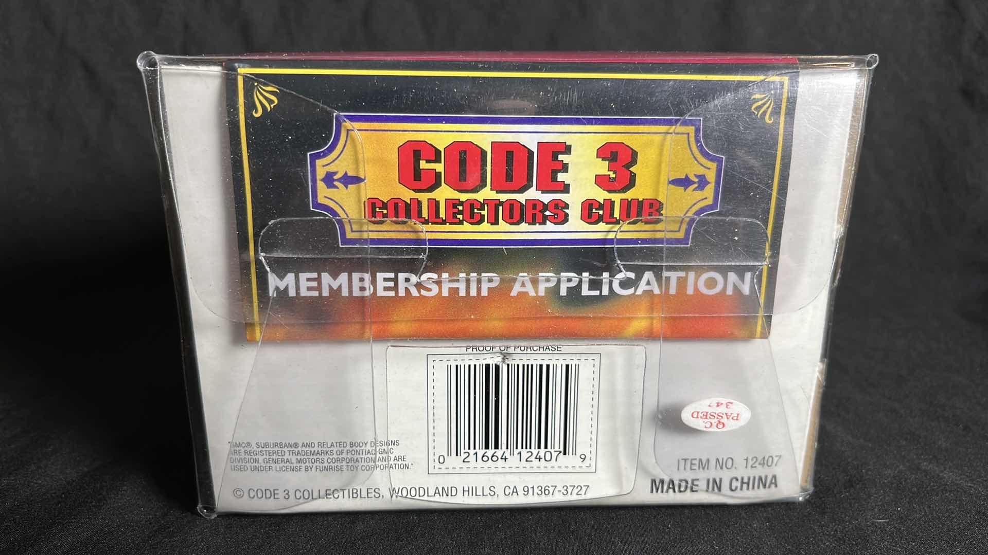 View 4 of CODE 3 COLLECTIBLES 1:64 DIE-CAST METAL 1998 GMC SUBURBAN CITY OF LAS VEGAS NEVADA FIRE DEPT (#12407)
