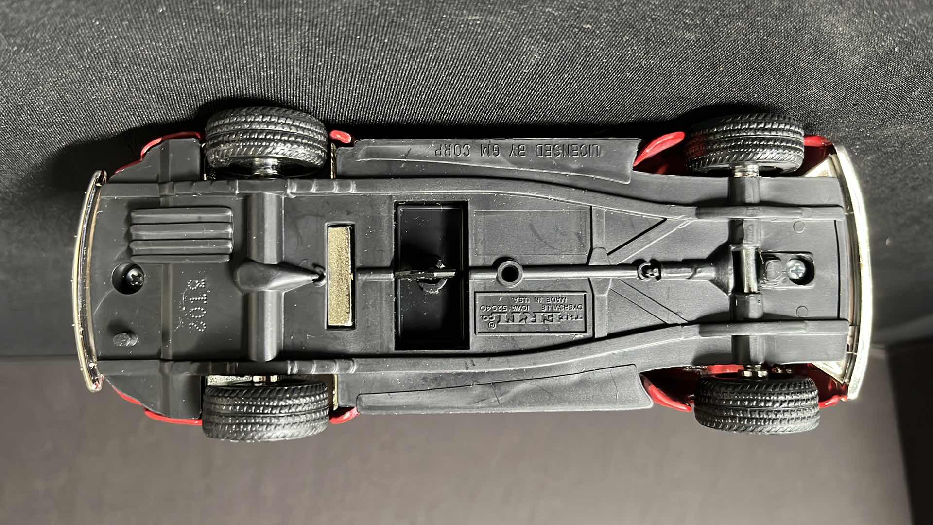 Photo 6 of ERTL 1:25 DIE-CAST METAL LENNOX 1950 CHEVY PANEL TRUCK LOCKING COIN BANK W KEY (STOCK NO 9590)