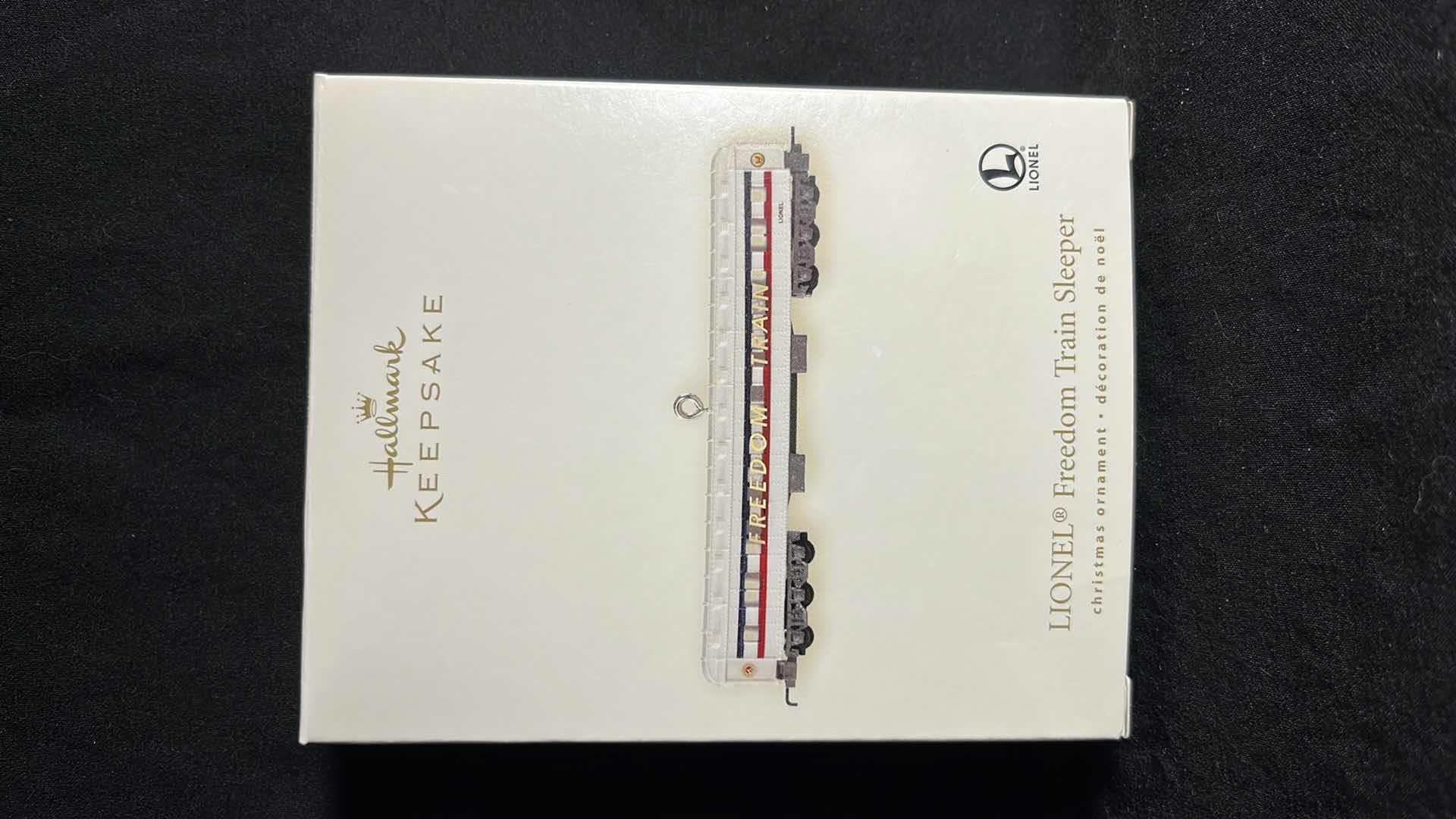 Photo 1 of HALLMARK LIONEL TRAIN HANDCRAFTED KEEPSAKE ORNAMENTS FREEDOM TRAIN SLEEPER 2007 (#QXI2009) & FREEDOM TRAIN OBSERVATION CAR 2007 (#QXI2017)