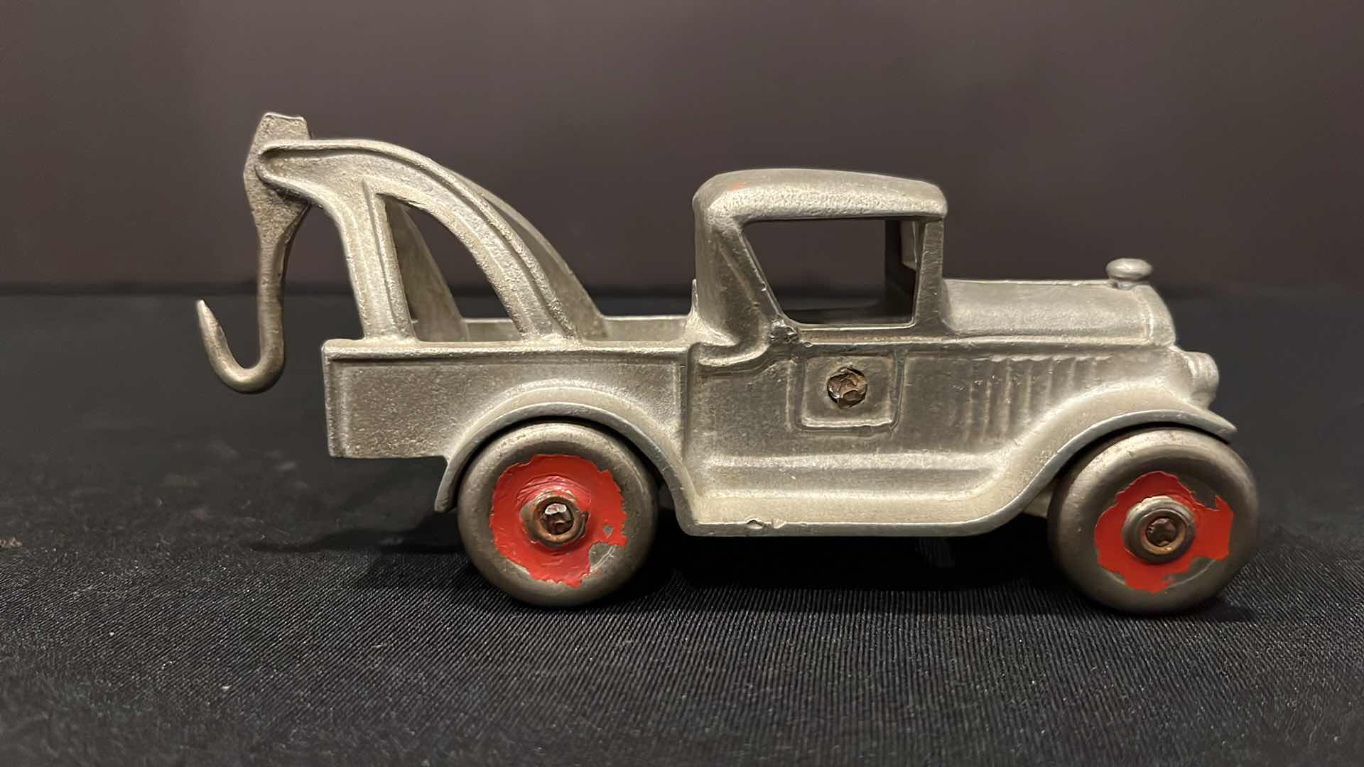 Photo 1 of ANTIQUE 1930’S CAST ALUMINUM TOW TRUCK WRECKER 5.5”