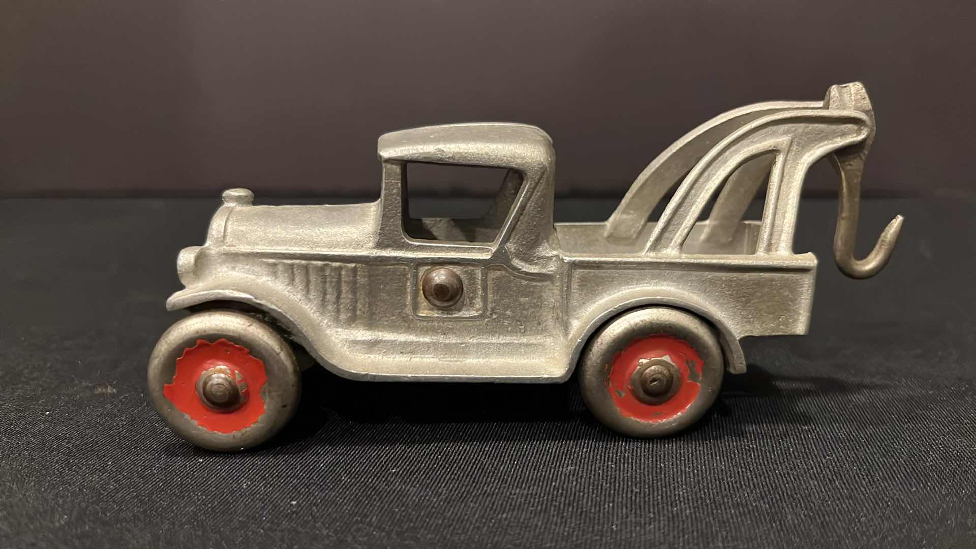 Photo 1 of ANTIQUE 1930’S CAST ALUMINUM TOW TRUCK WRECKER 5.5”