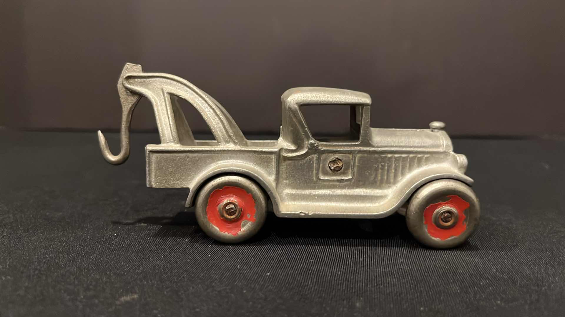 Photo 1 of ANTIQUE 1930’S CAST ALUMINUM TOW TRUCK WRECKER 5.5”