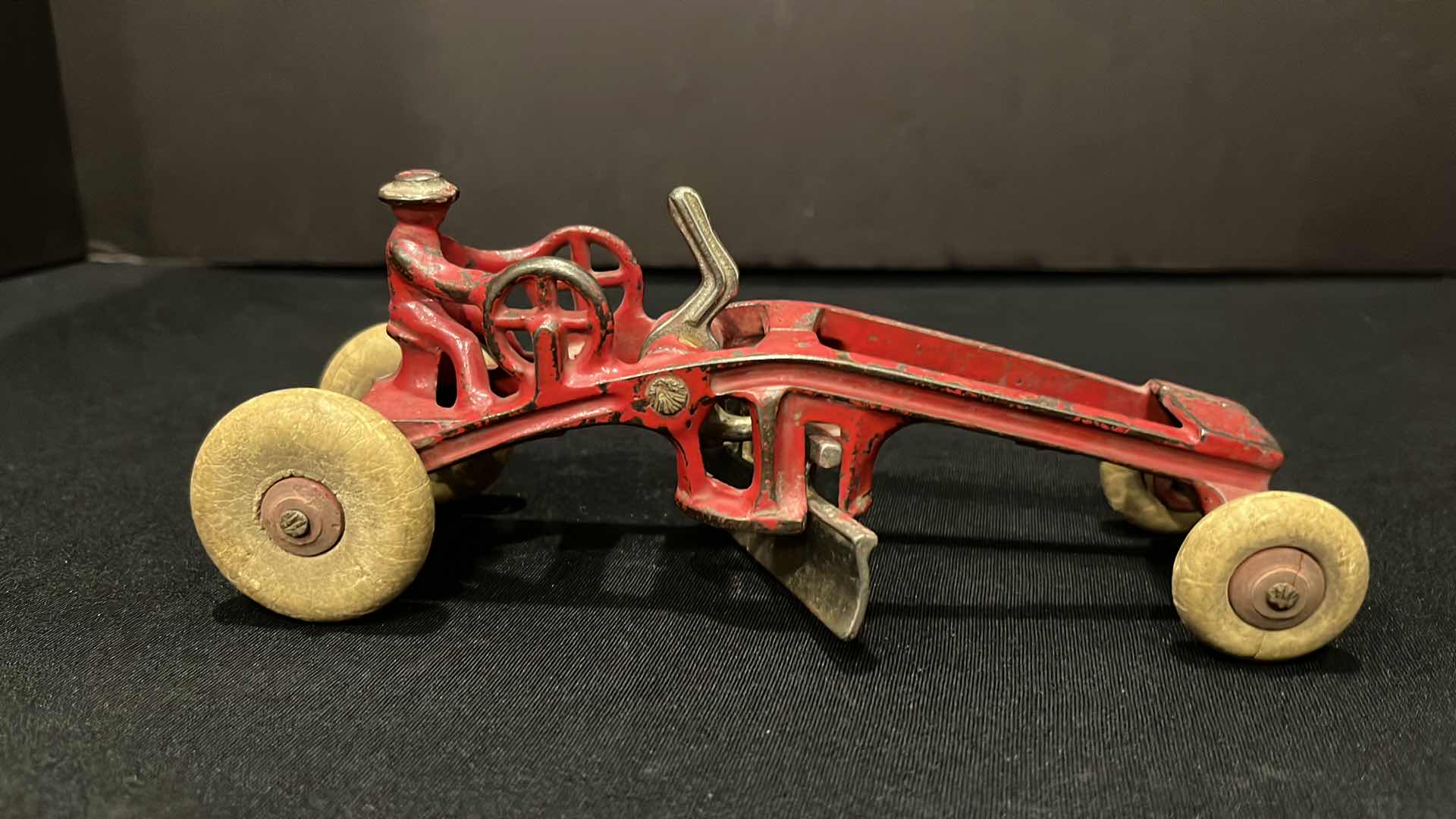 Photo 1 of ANTIQUE 1930’S KENTON TOYS CAST IRON ROAD GRADER 7.5”