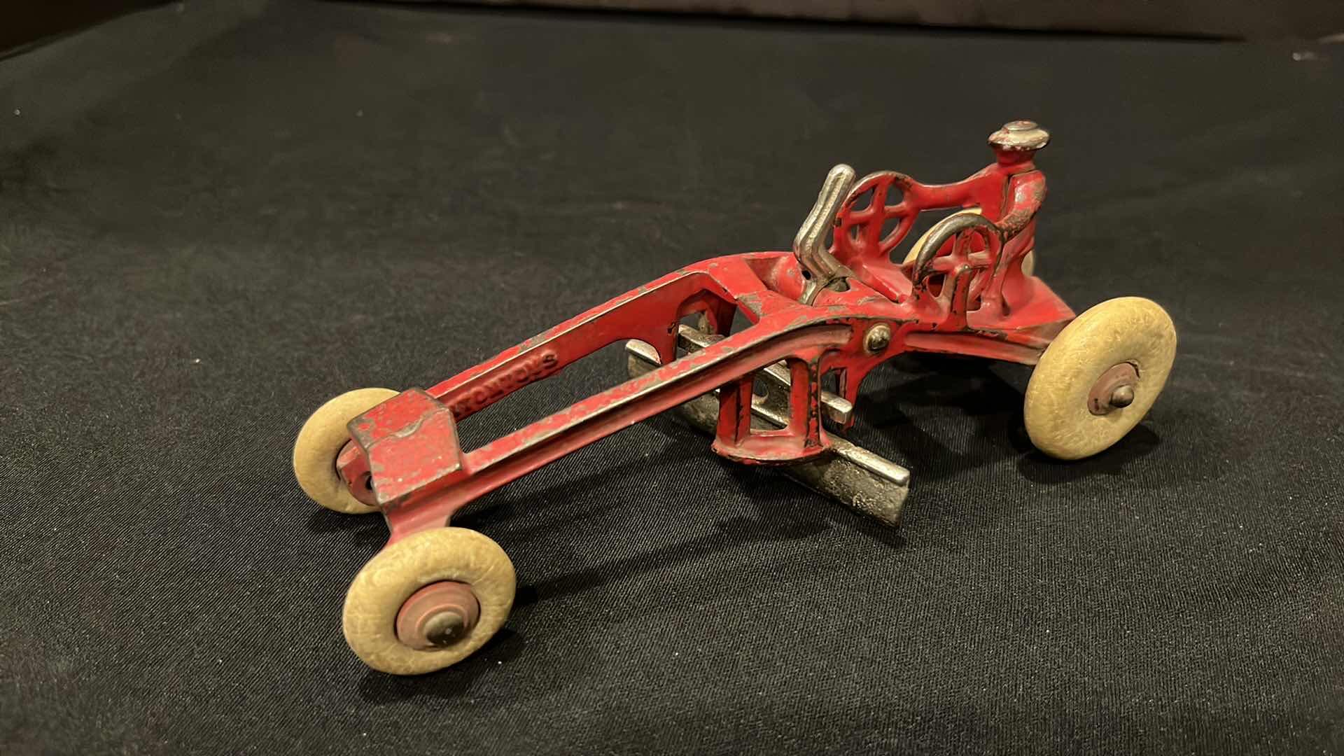 Photo 1 of ANTIQUE 1930’S KENTON TOYS CAST IRON ROAD GRADER 7.5”