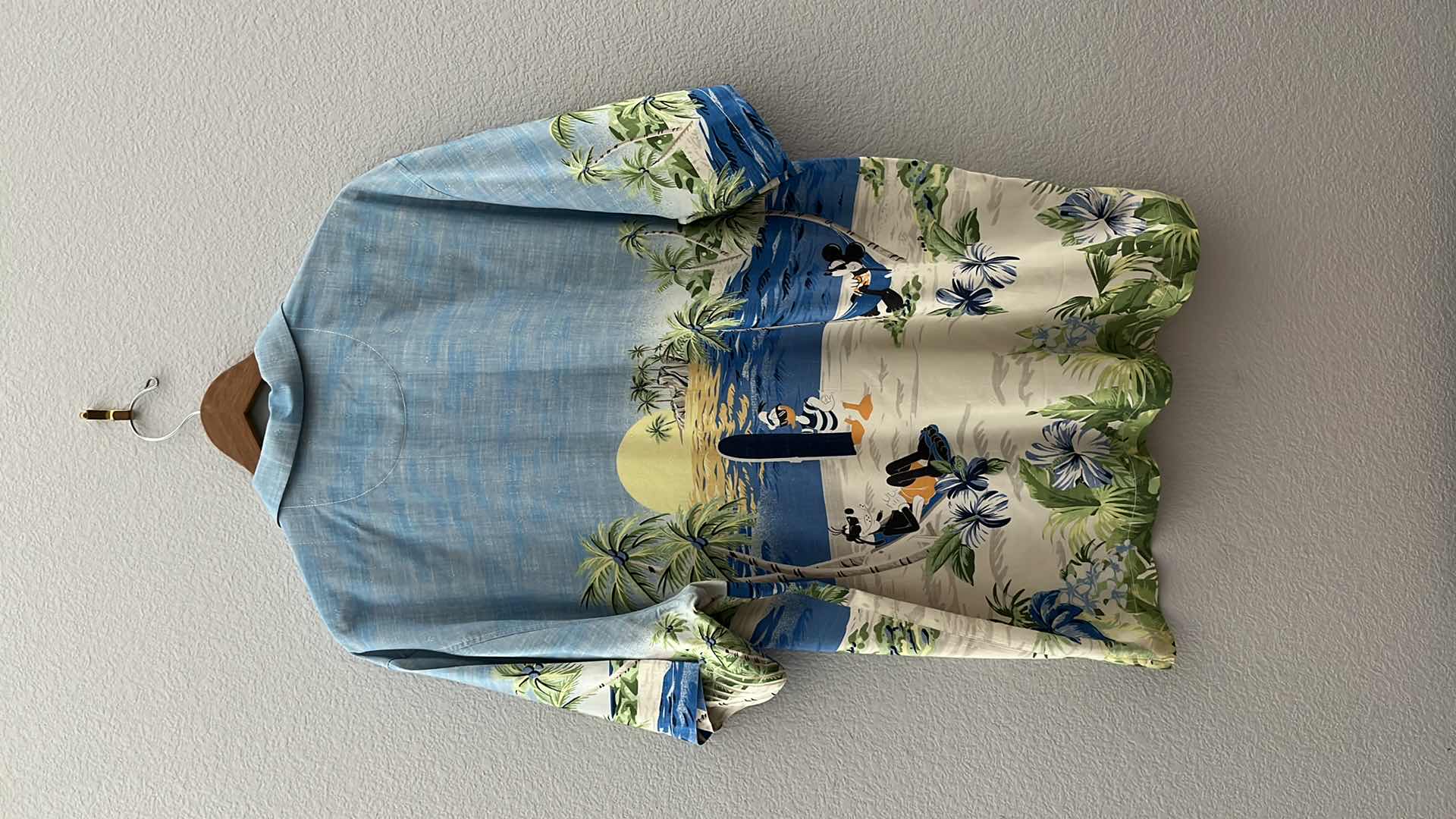 Photo 1 of DISNEY PARKS COLLECTION BY TOMMY BAHAMA HAWAIIAN STYLE BUTTON DOWN MENS 100% SILK SHIRT (XL)